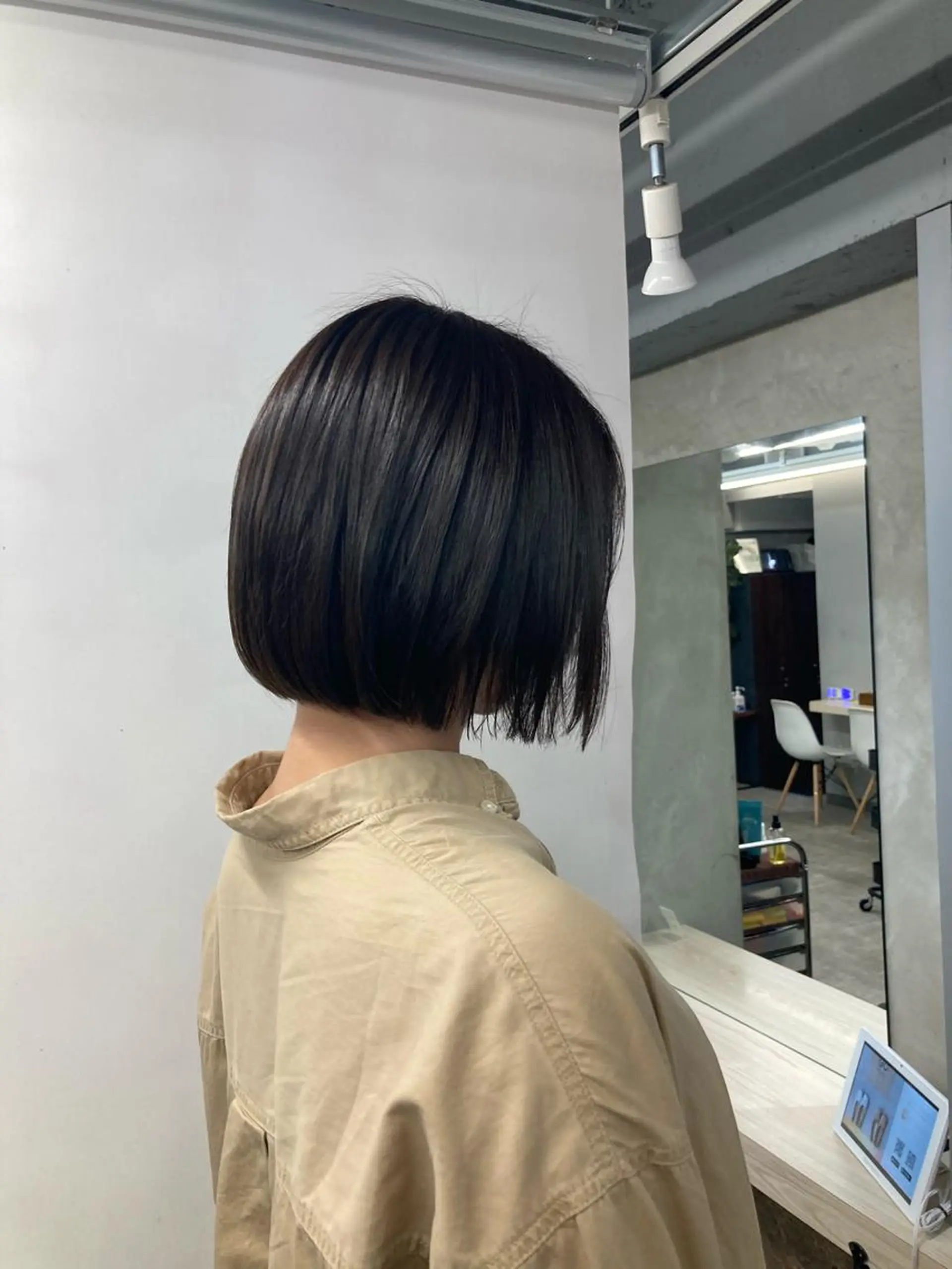 ショート カラー ダークグレー ダークグレージュ グレージュ カット ヘアカラー トリートメント ブリーチ&似合せボブ 田中寛十のヘアスタイル