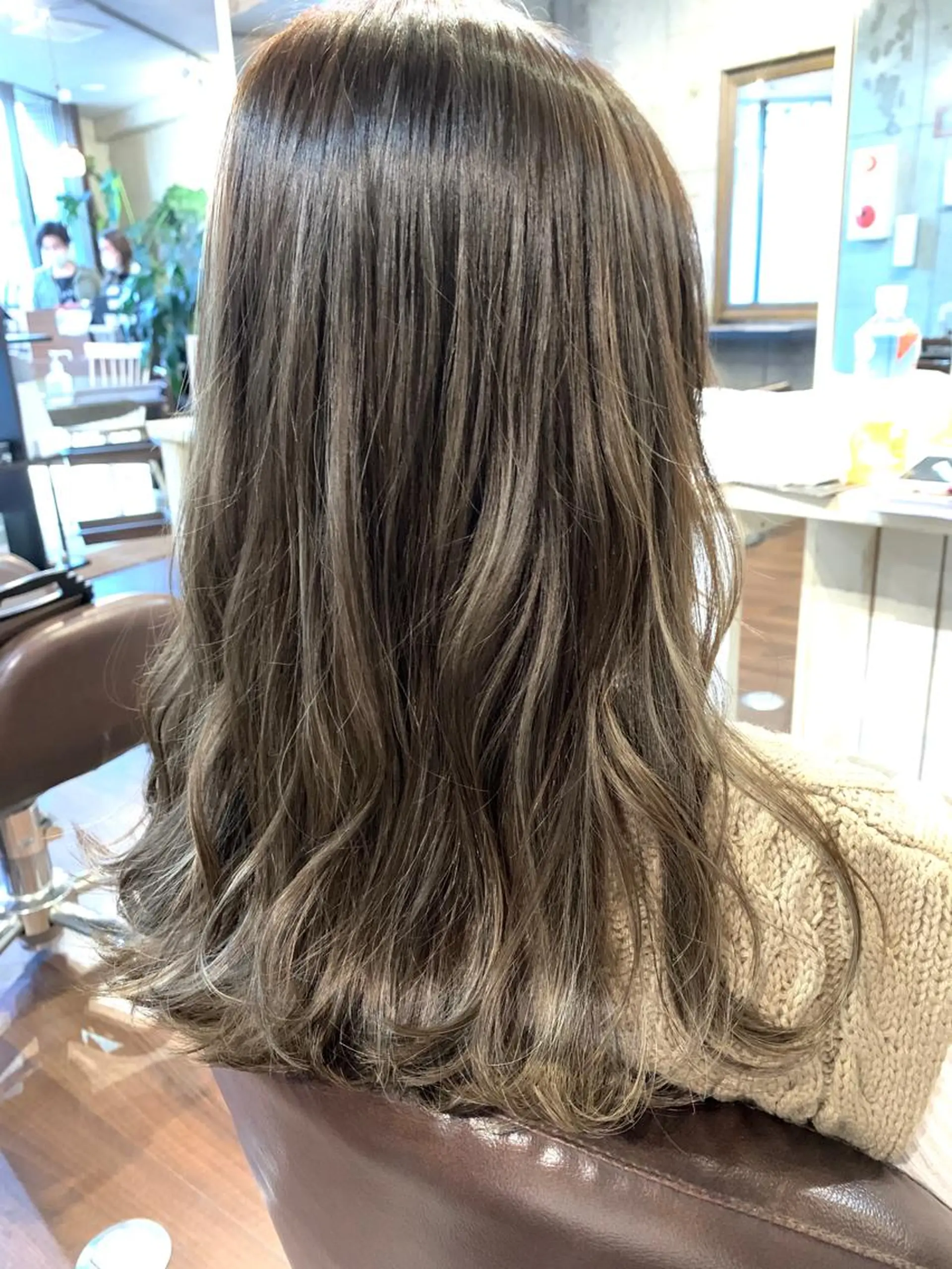 セミロング ハイライト ヘアカラー ナカジマ ハルカのヘアスタイル