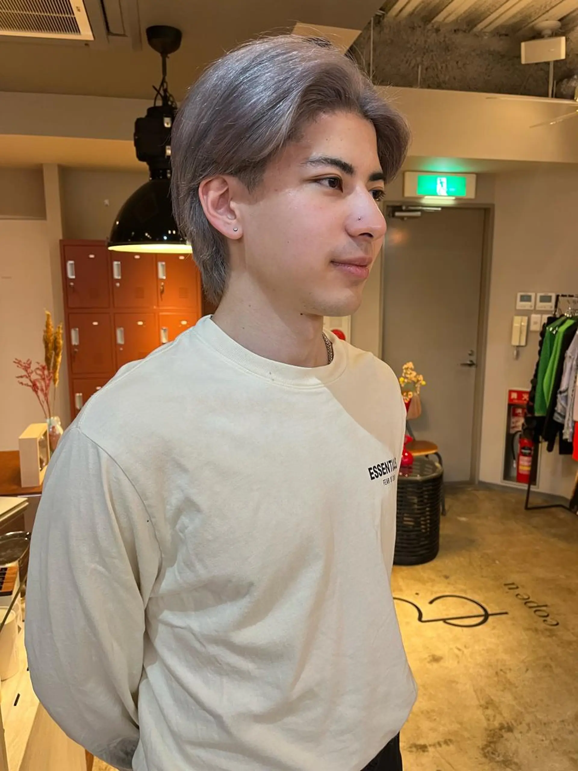 ショート カラー ブリーチ シルバー ヘアカラー トリートメント 🩷ハイトーン透明感 レイヤー🩷ユリカのヘアスタイル