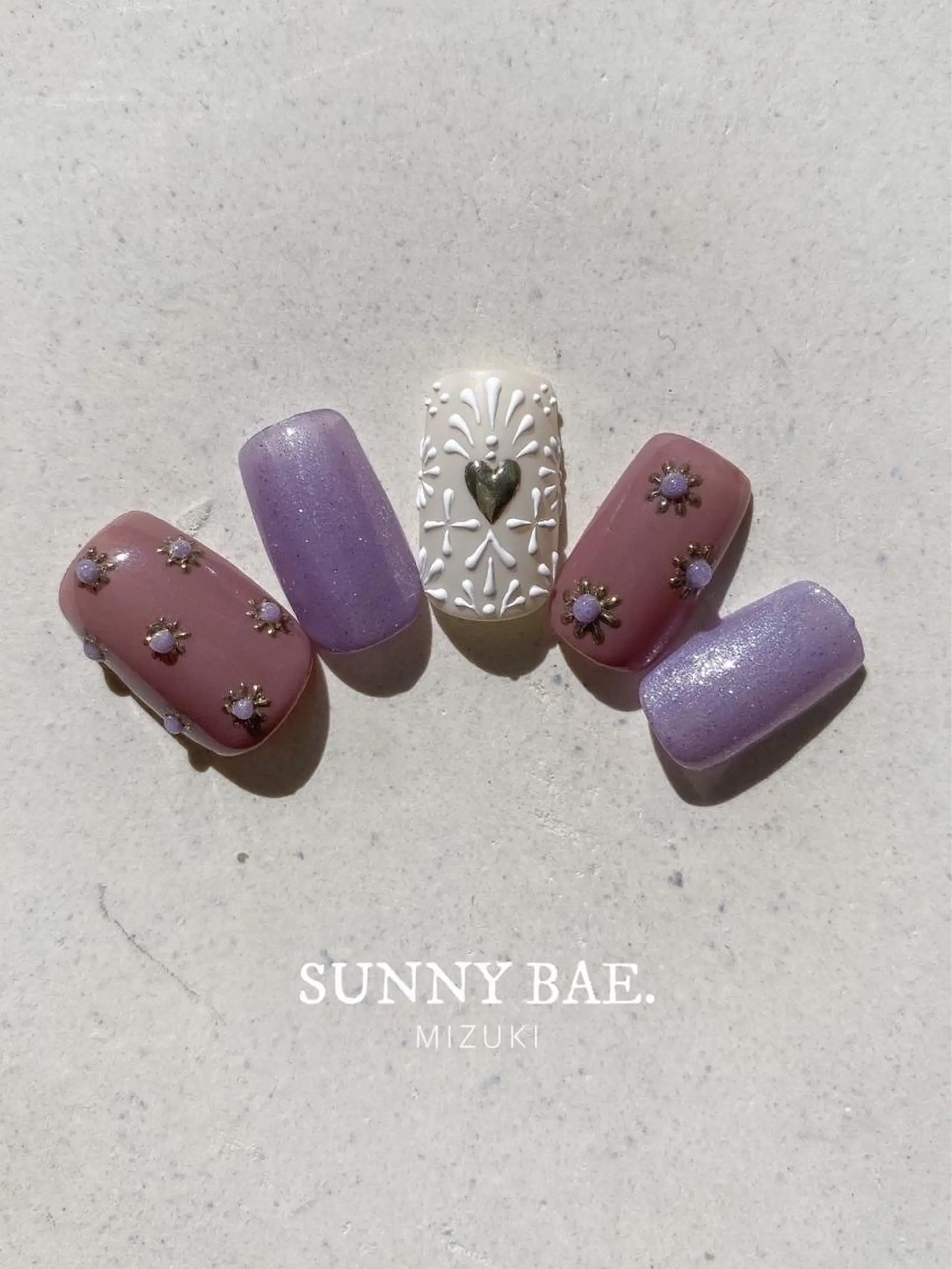 ネイル ハート ラメ(グリッター) ミラーネイル ぷっくりネイル ハンドネイル SUNNY BAE. 🌼MIZUKIのネイルデザイン