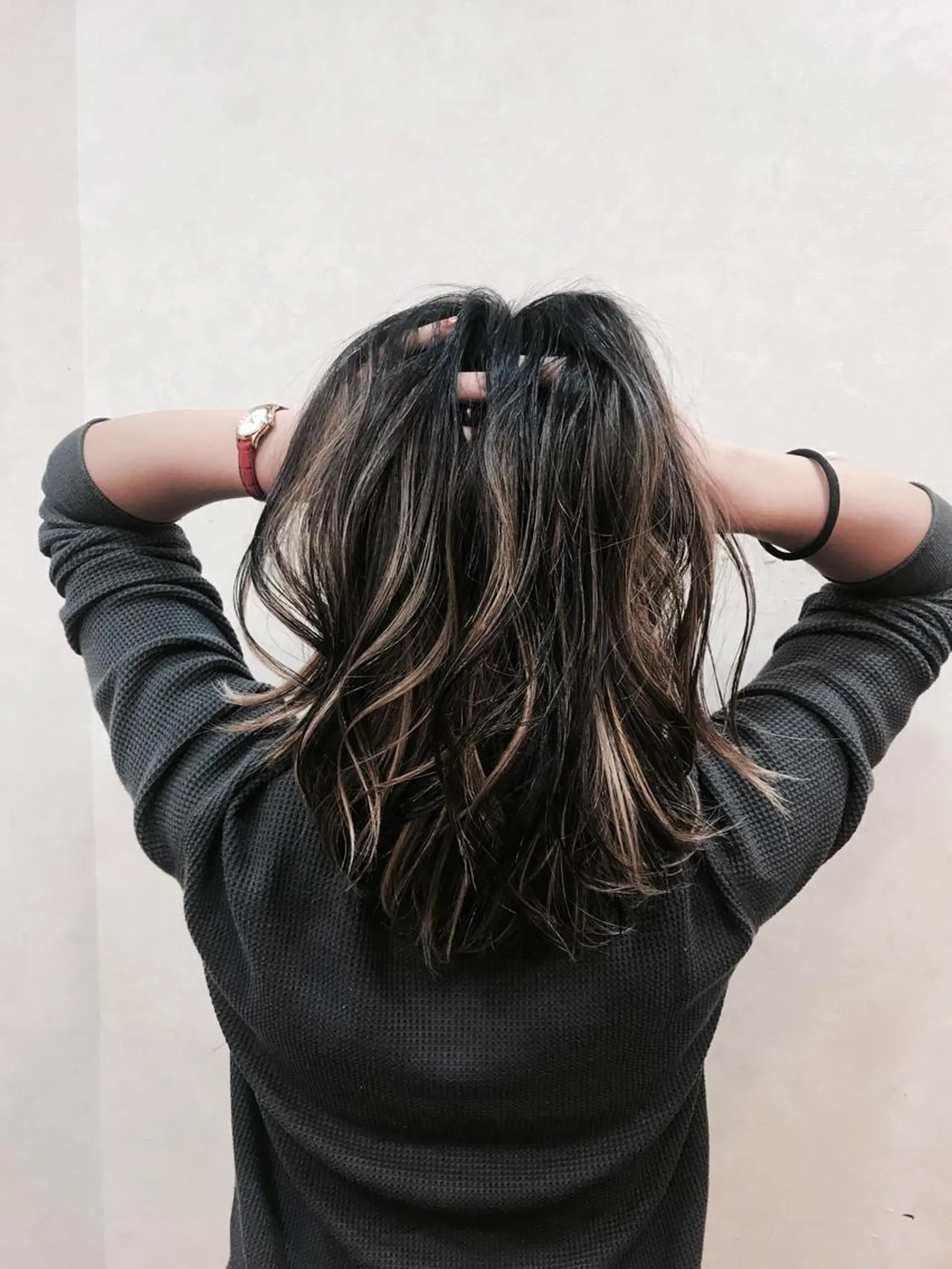 ミディアム カラー 黒髪 グレージュ ハイライトカラー メッシュ ハイライト ヘアカラー cfr professional artist salon所属・佐野 智史のヘアスタイル