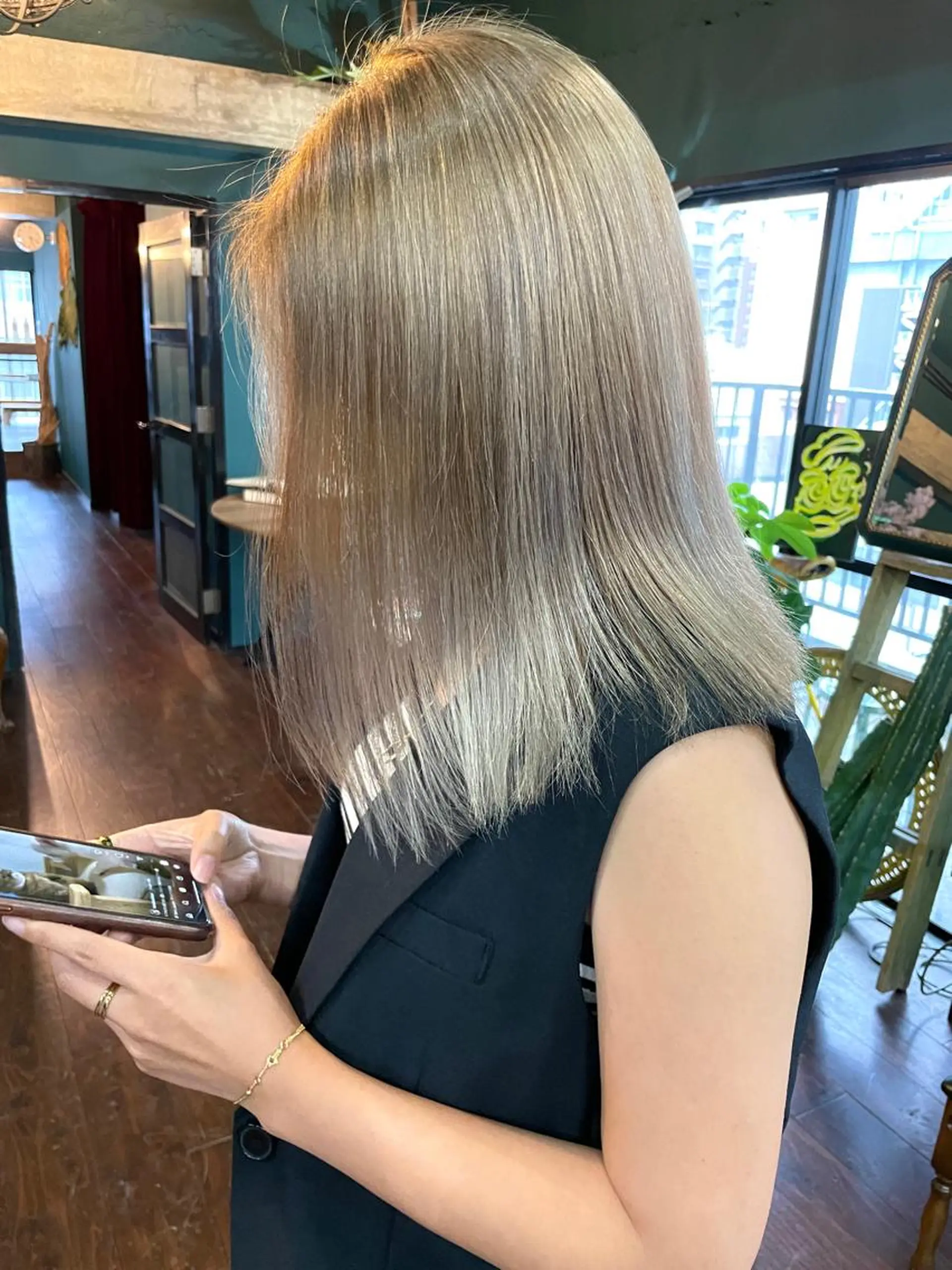 ミディアム カット ヘアカラー トリートメント vivre libre所属・vivre libreのヘアスタイル