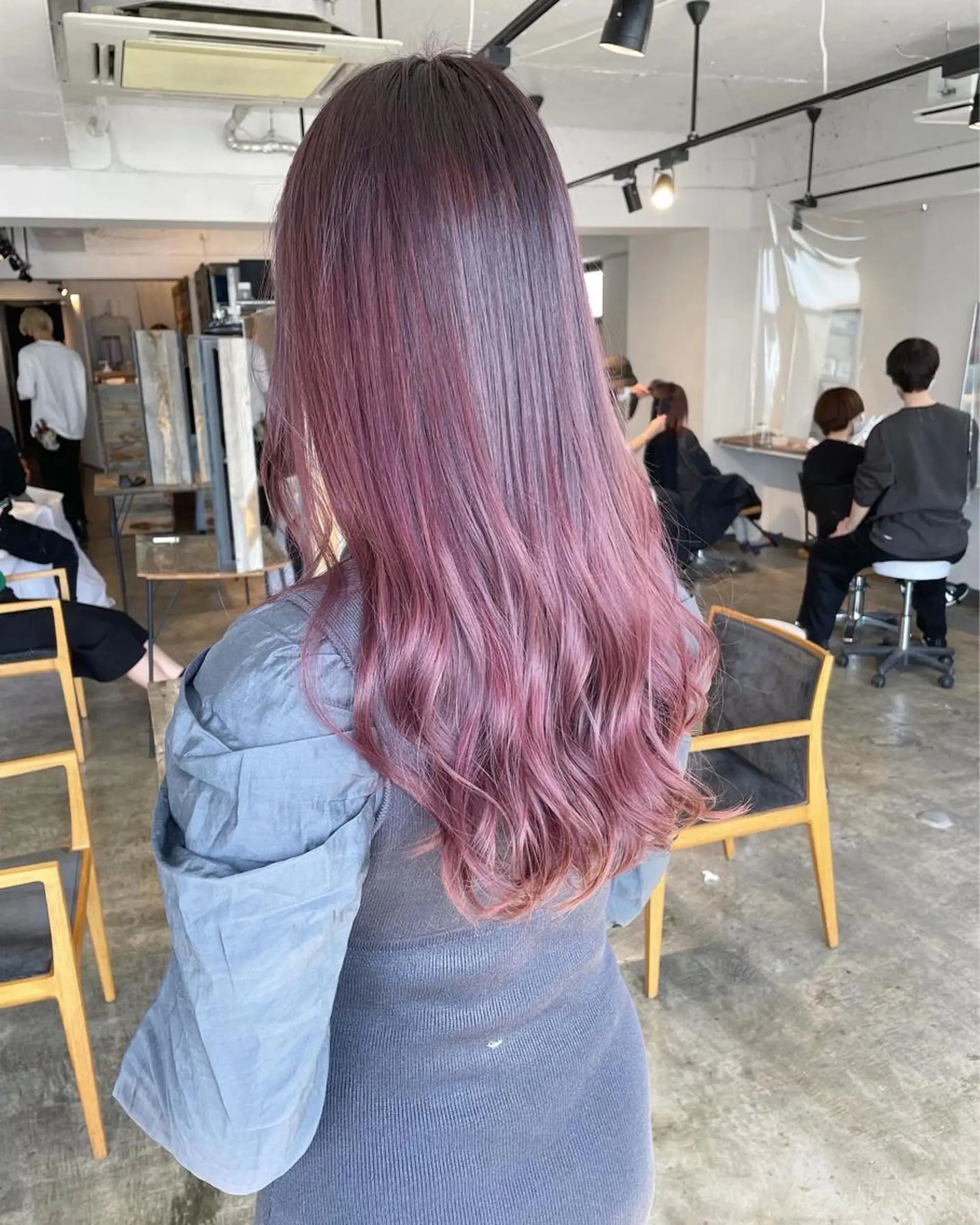 ロング カラー グラデーションカラー ピンクカラー ヘアカラー トリートメント ハイトーン/レイヤー /ケアブリーチ石川治のヘアスタイル