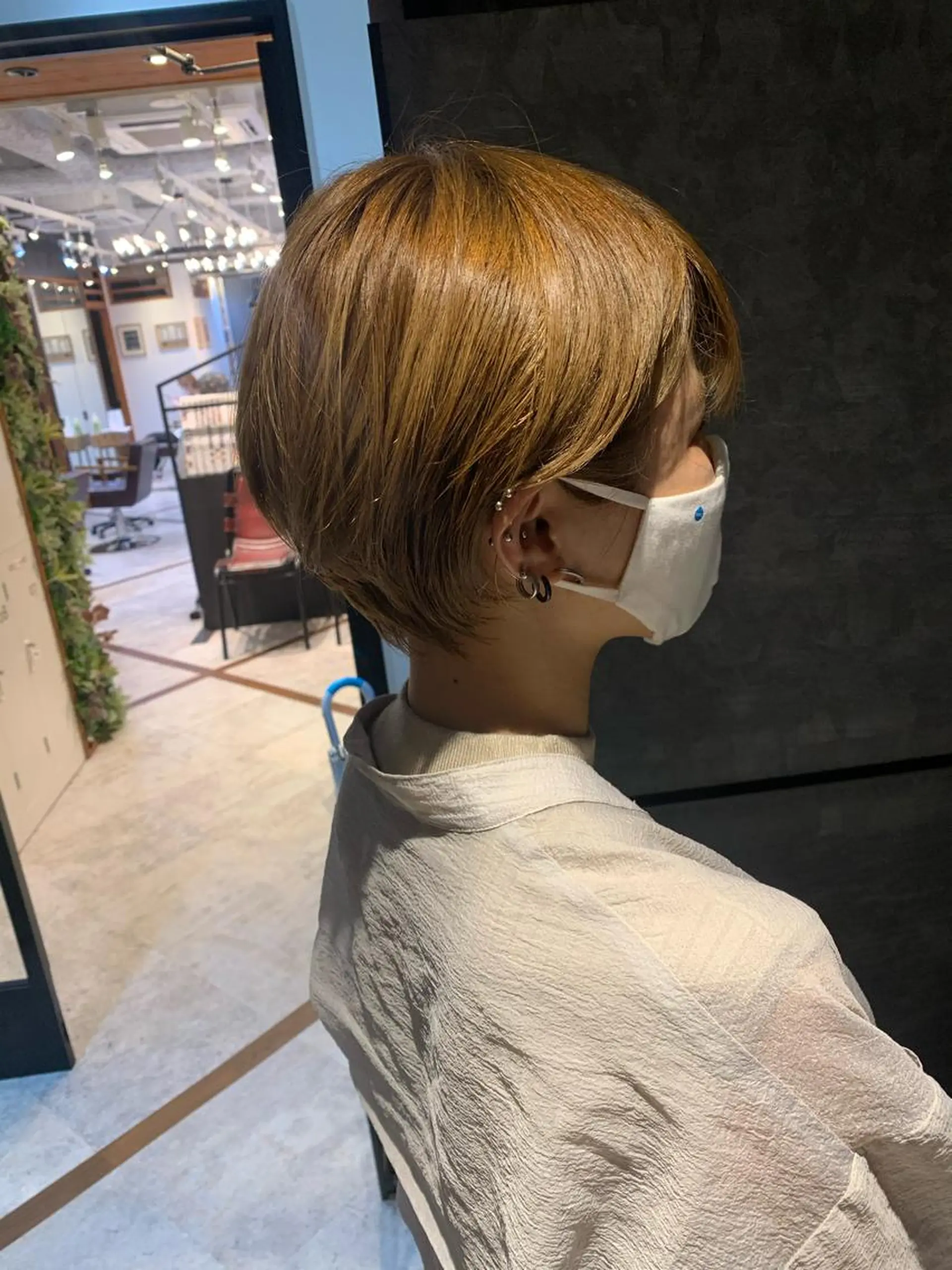 ショート カラー ハイトーンカラー くびれヘア ショートヘア カット ヘアカラー トリートメント aguhair jour所属・髪質改善/白髪ぼかし KENTAのヘアスタイル