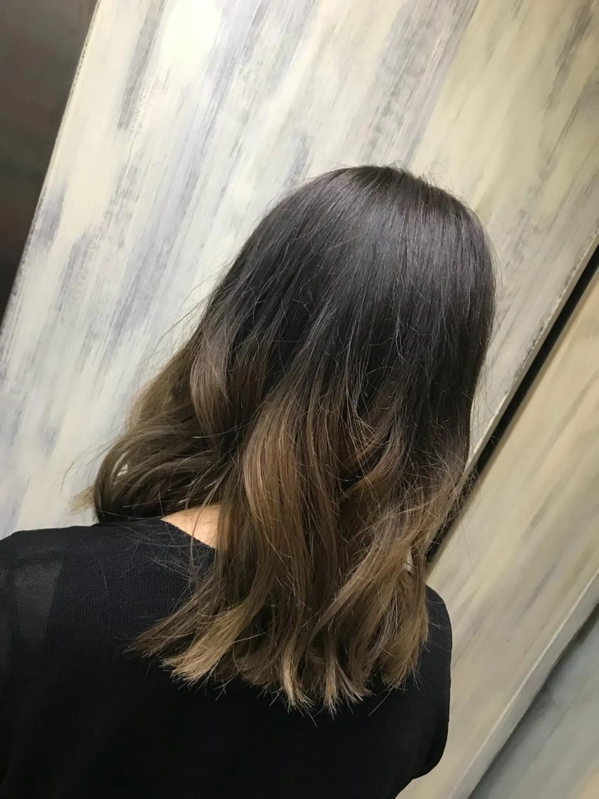 セミロング カラー shi hoのヘアスタイル