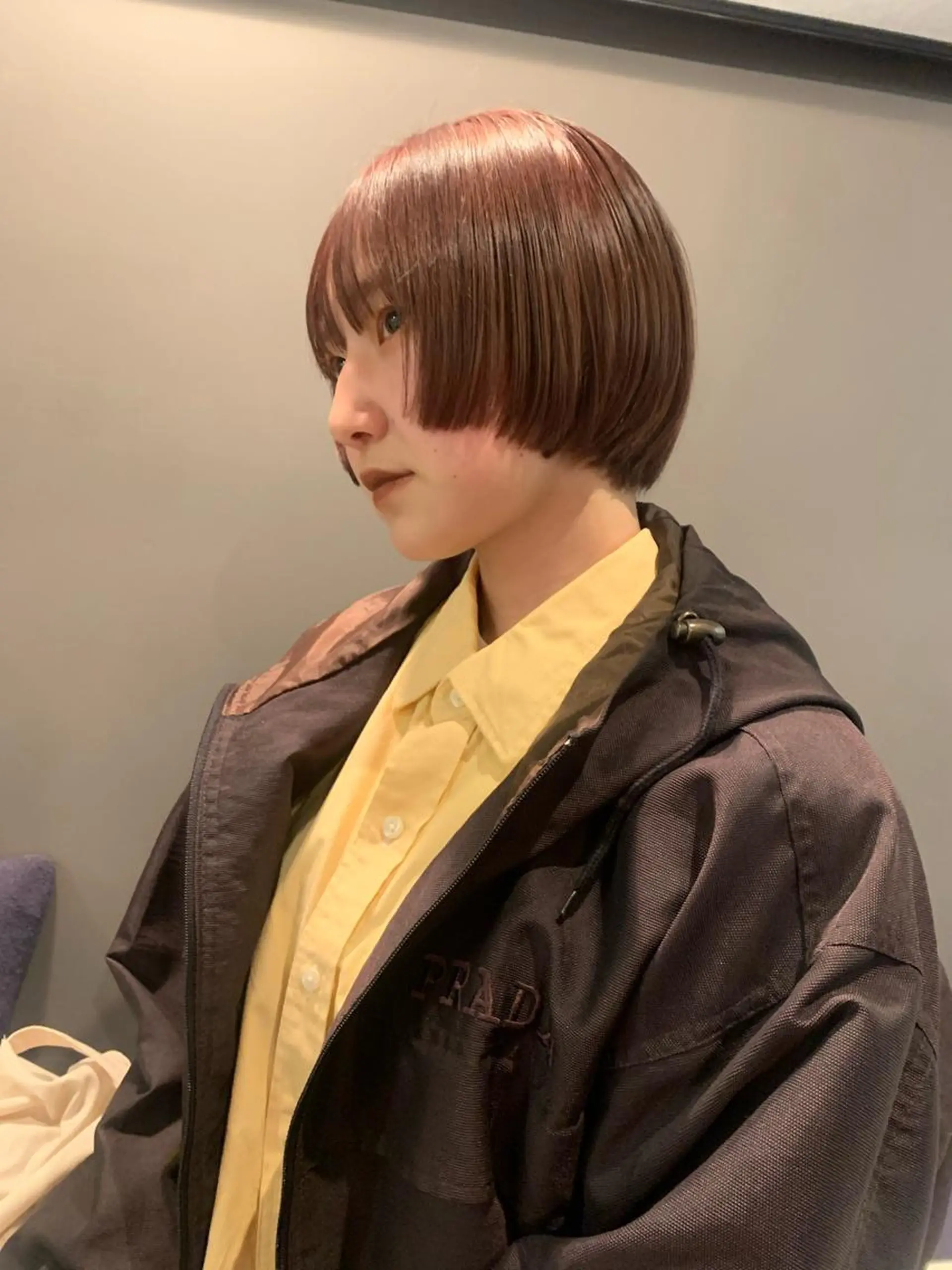 ショート カラー ベージュカラー ピンクカラー ピンクベージュ カット ヘアカラー NERO 眞下秋歩のヘアスタイル