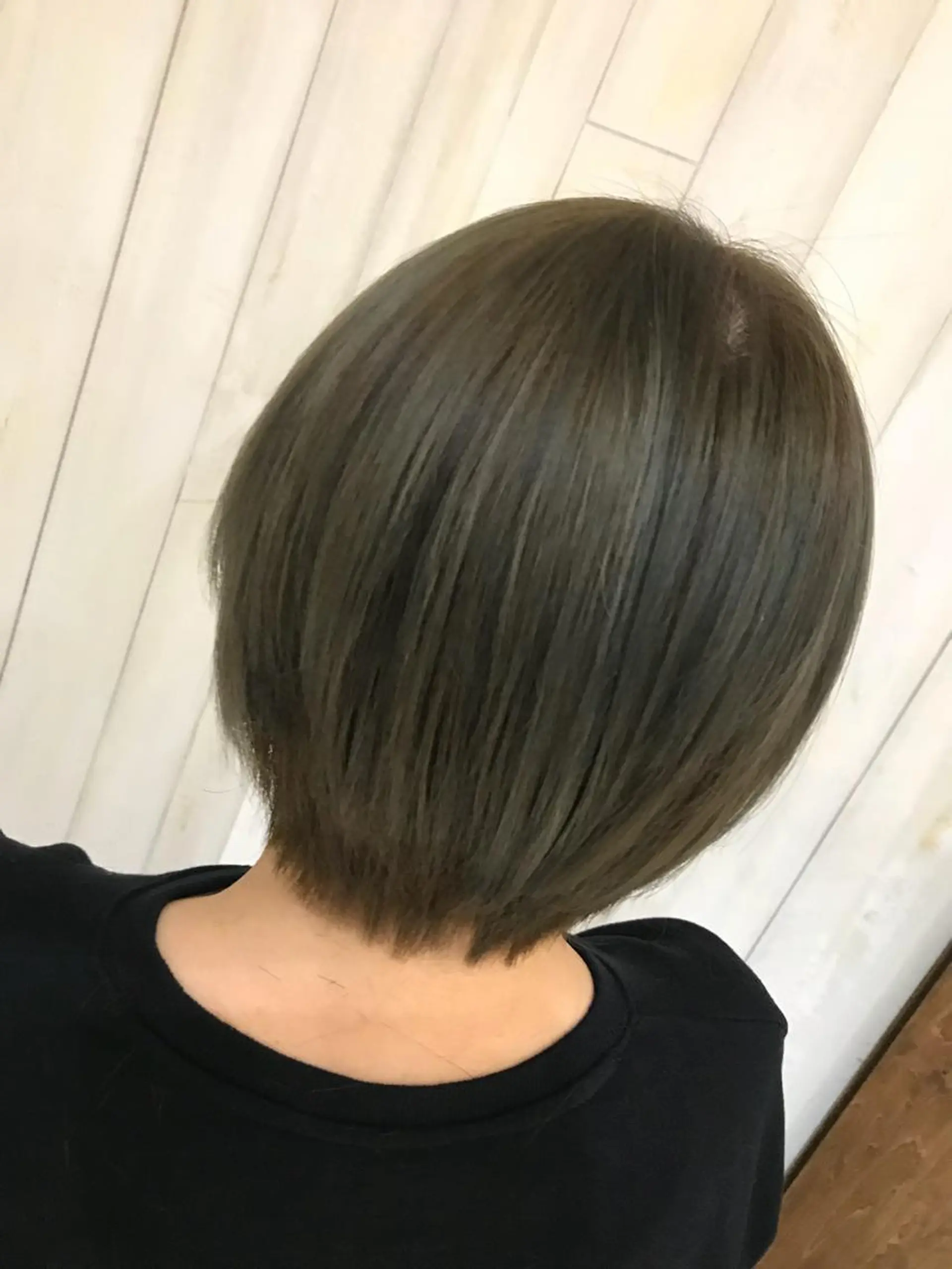 ショート カラー アディクシーカラー ブリーチ shi hoのヘアスタイル