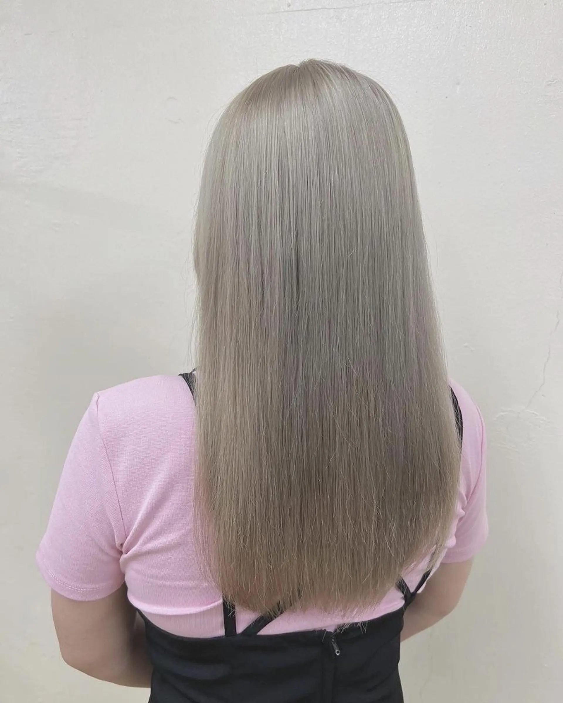 カラー セミロング 🍒透明感カラー🌨 🥕ハイトーンカラーのヘアスタイル