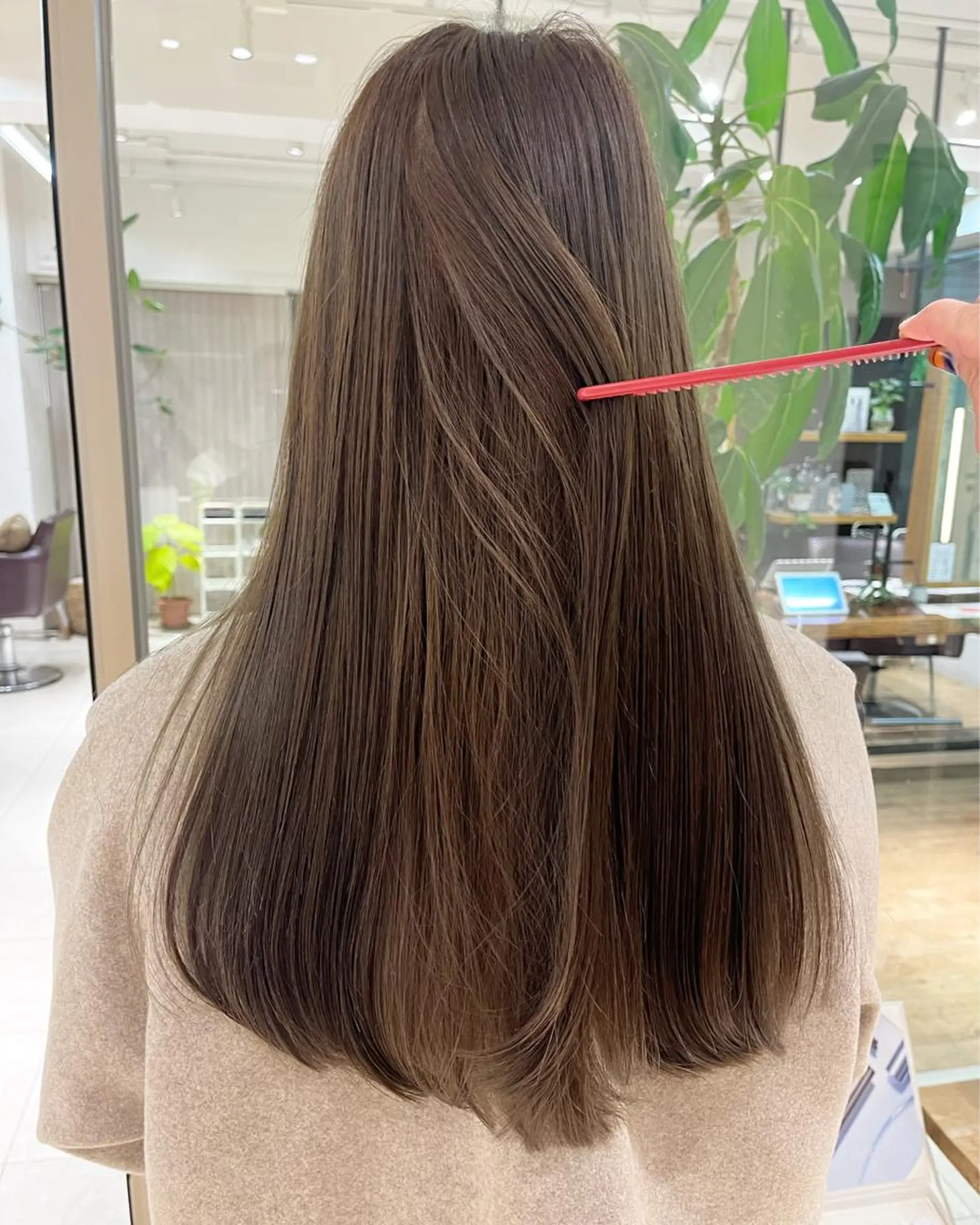ロング カラー ヘアアレンジ ベージュカラー ブリーチ 透明感カラー ブリーチなしカラー オリーブベージュ トリートメント 🌷ボブ/髪質改善 ストレートのヘアスタイル