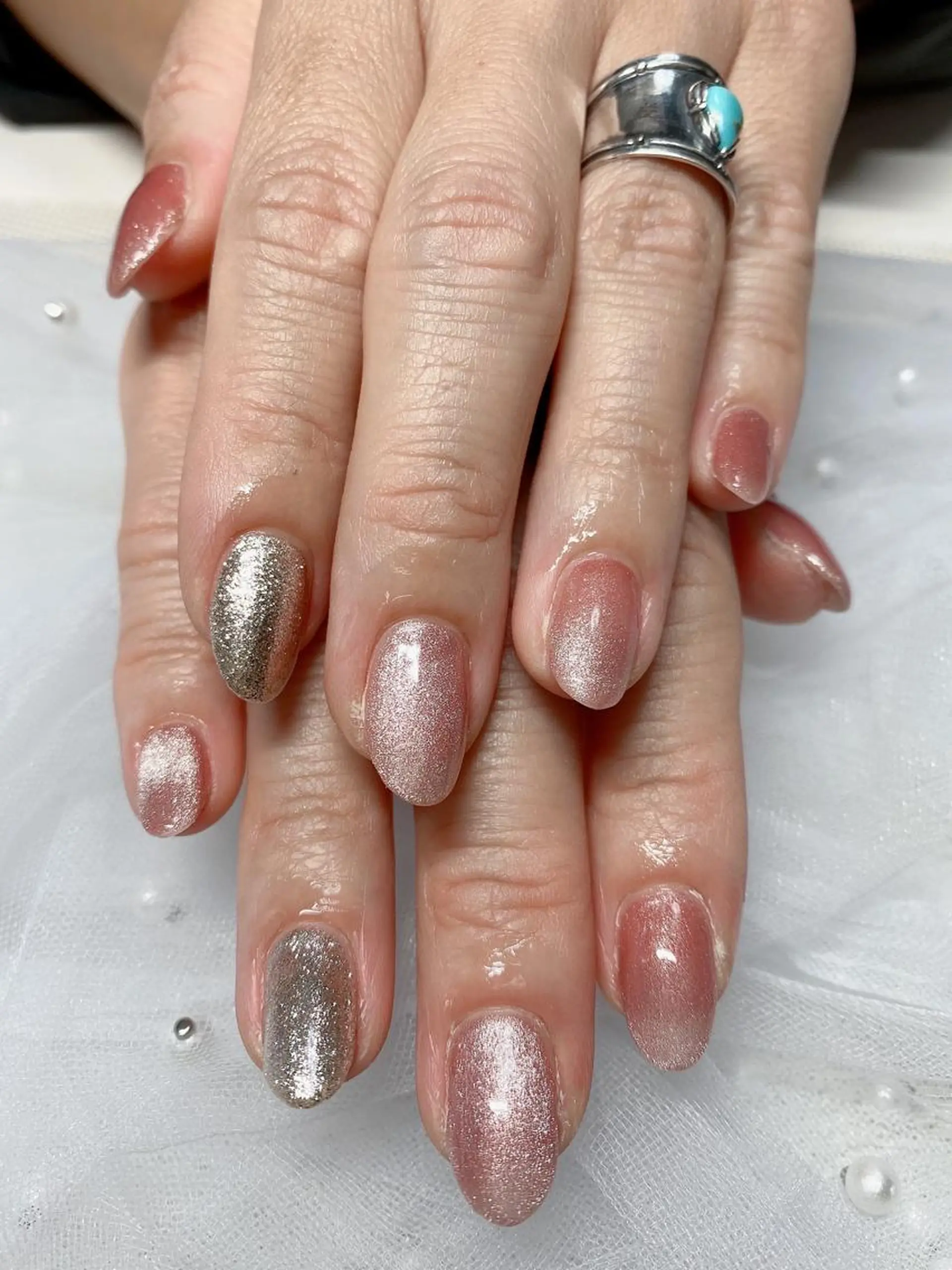 ネイル ゴールド ラメ(グリッター) マグネットネイル ワンカラーネイル ピンク Jasmine nailsalon所属・ジャスミン ネイルサロンのネイルデザイン