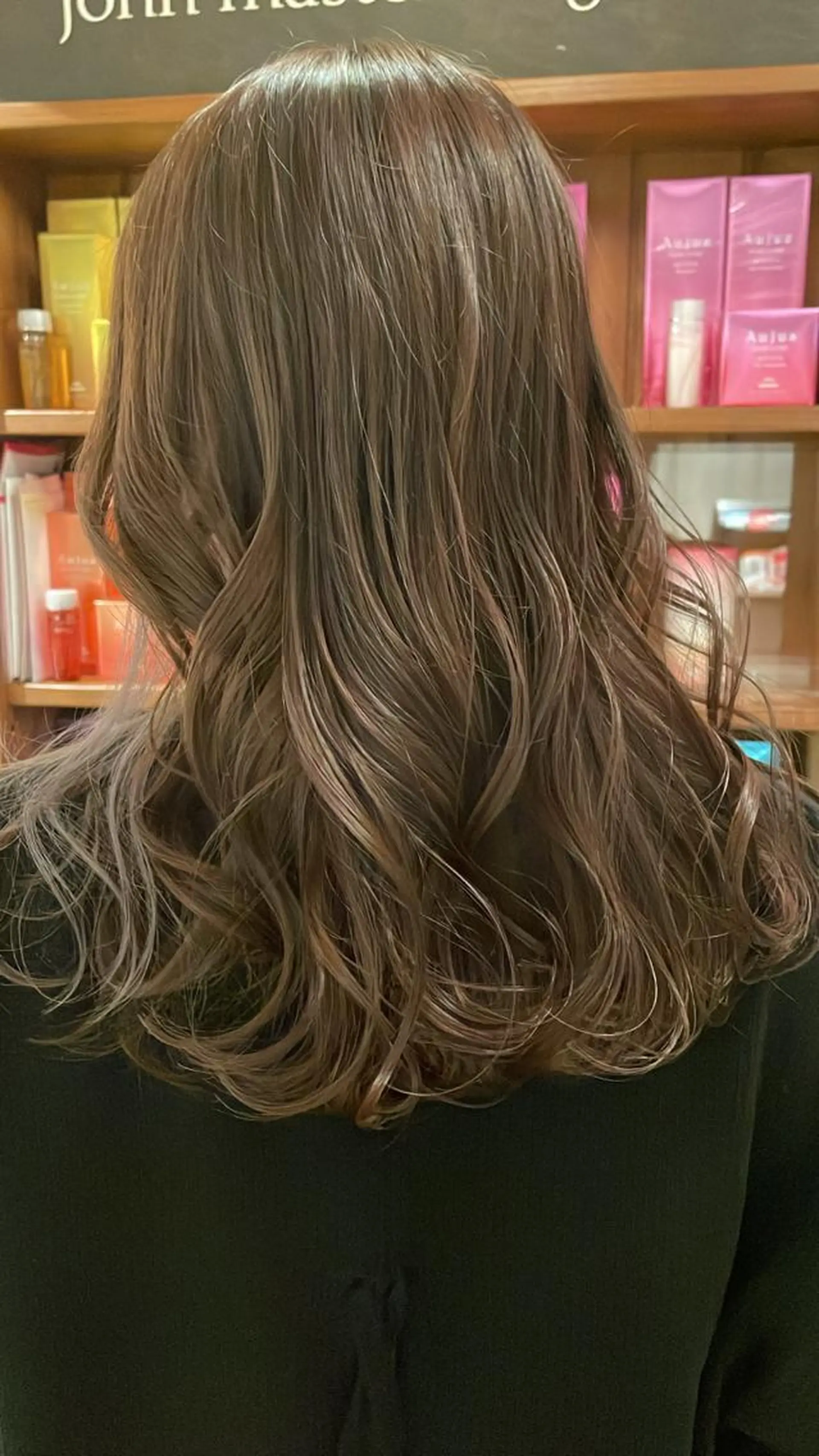 カラー 栗林 茉那のヘアスタイル
