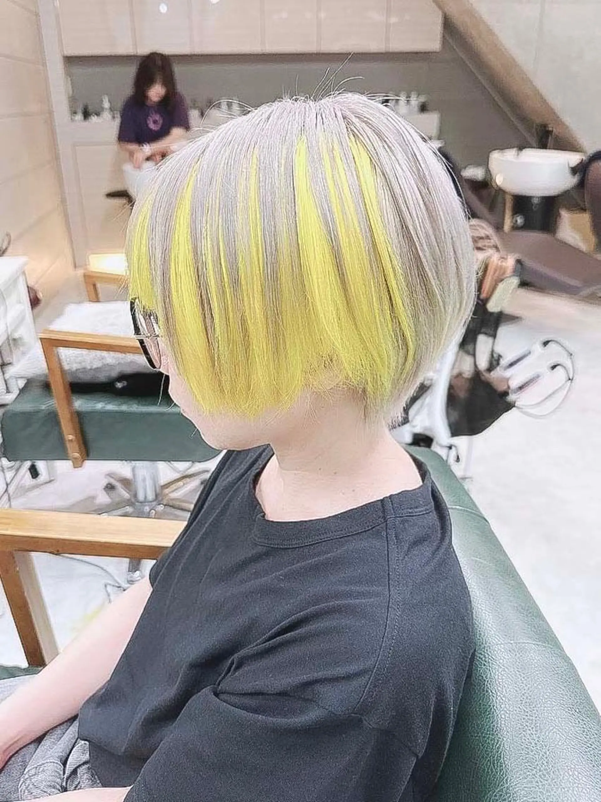 ショート ヘアアレンジ カラー デザインカラー インナーカラー シルバー ホワイトシルバー イエローカラー Days 透明感カラーのヘアスタイル