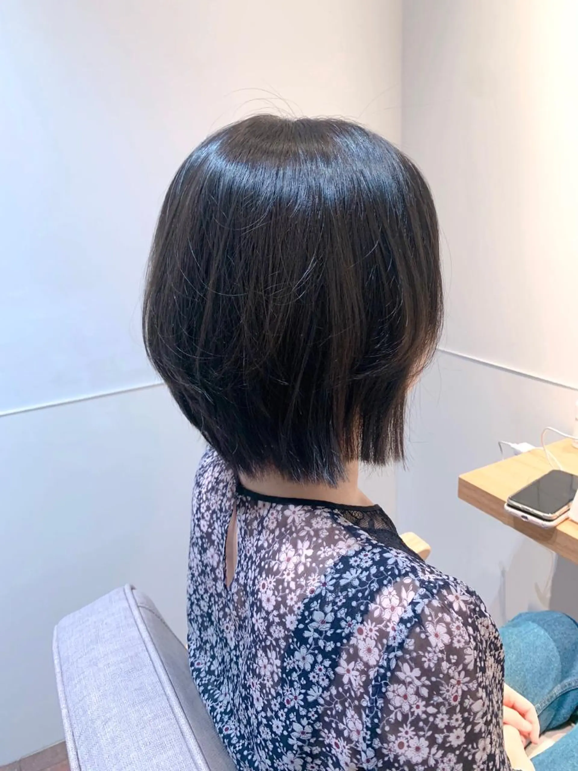 ショート カラー ボブ レイヤーカット GO TODAY SHAiRE SALON 梅田店所属・柔らかくすみカラー ボブ/ショートのヘアスタイル