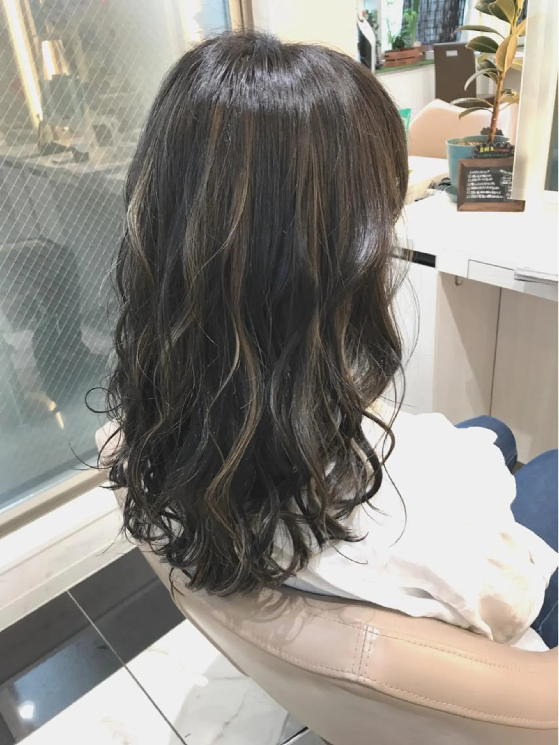 セミロング カラー ブルーカラー ブルージュ 透明感カラー ハイライトカラー ハイライト カット ヘアカラー 山崎俊輔/髪質改善 /バレイヤージュのヘアスタイル