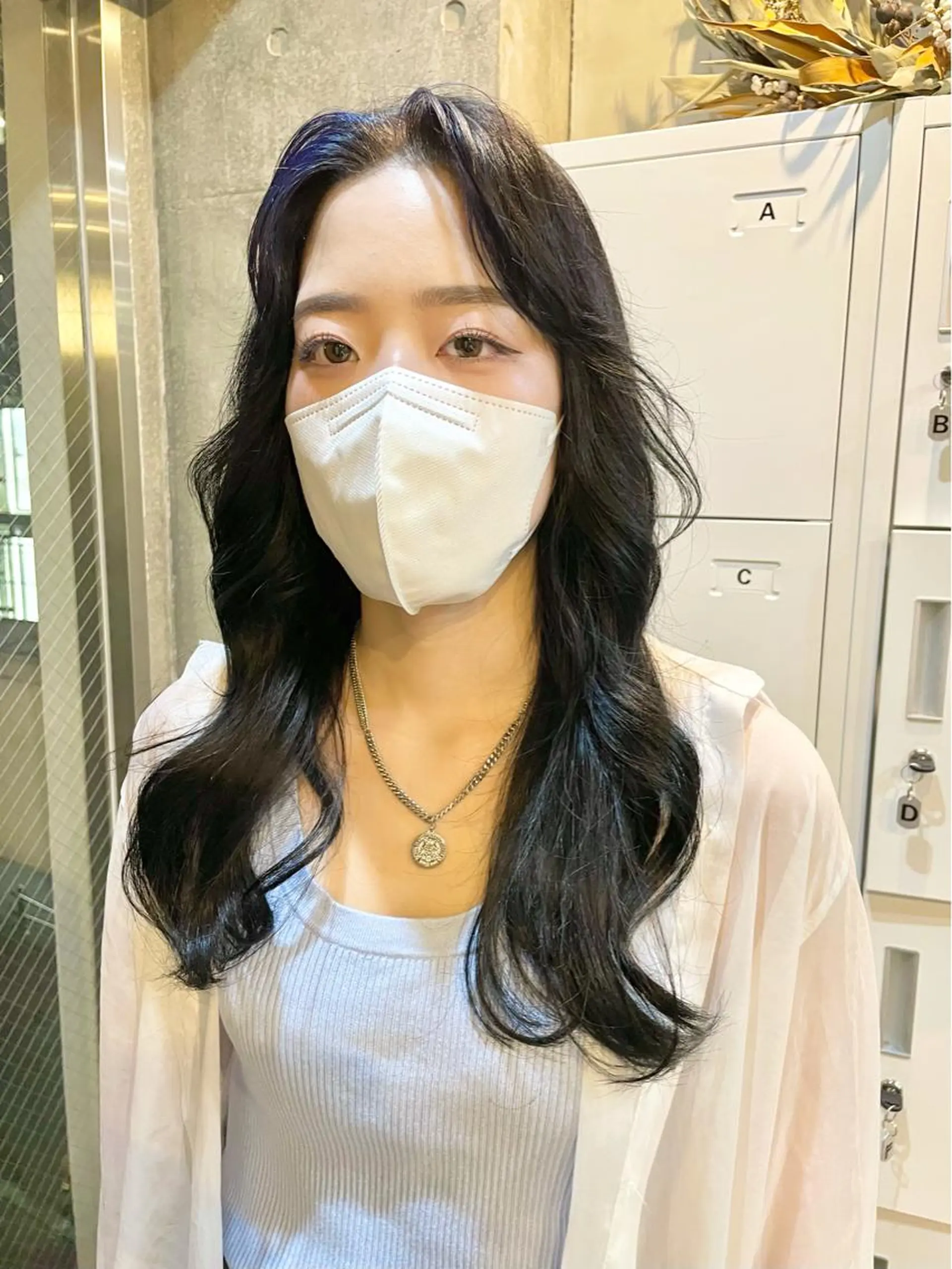ロング カラー アディクシーカラー 黒髪 ブリーチ ブルーカラー ブルーブラック ヘアカラー トリートメント もにか🌞原宿/渋谷 🌝ブリーチカラーのヘアスタイル