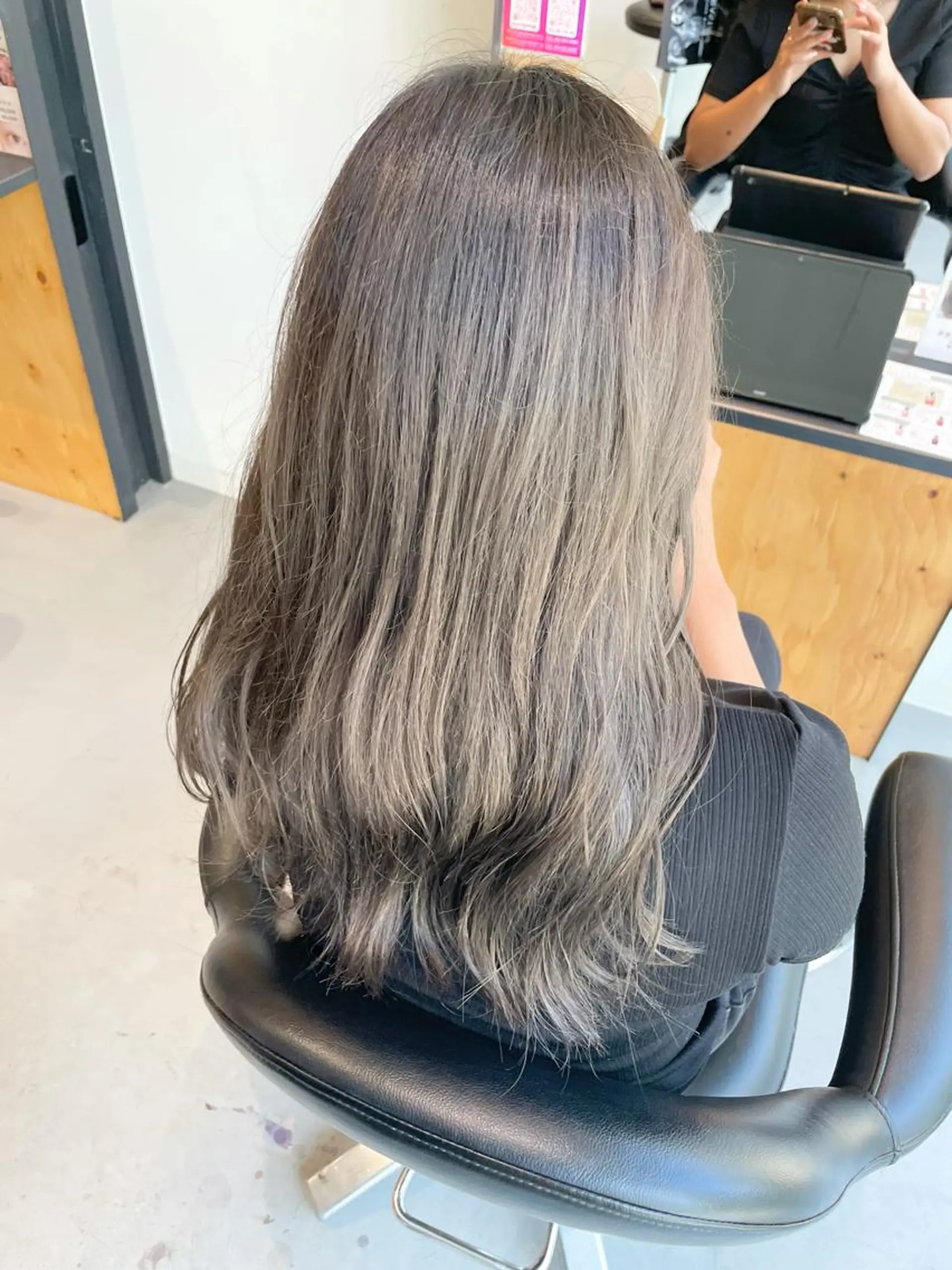 セミロング カラー 岩戸 新のヘアスタイル