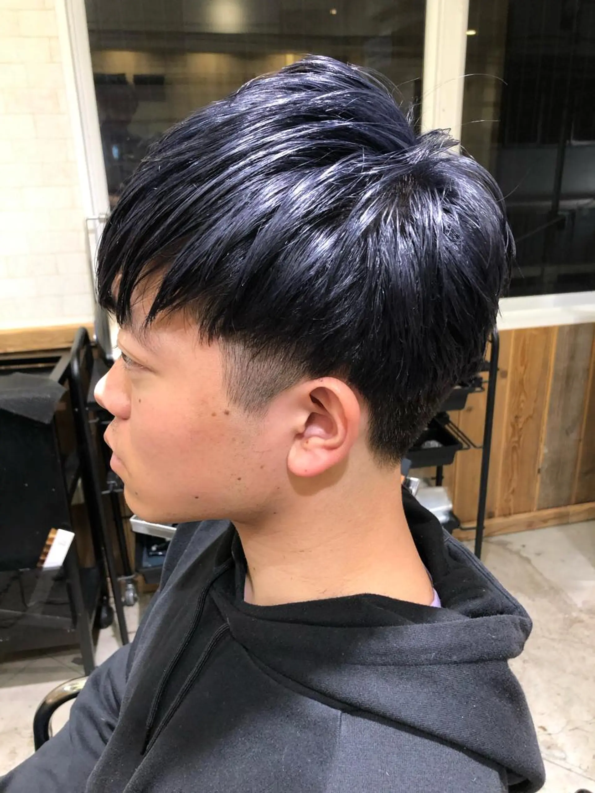 ショート カラー 黒髪 ブリーチ ブルーカラー ブルーブラック 透明感カラー 舘野 太嘉宏のヘアスタイル
