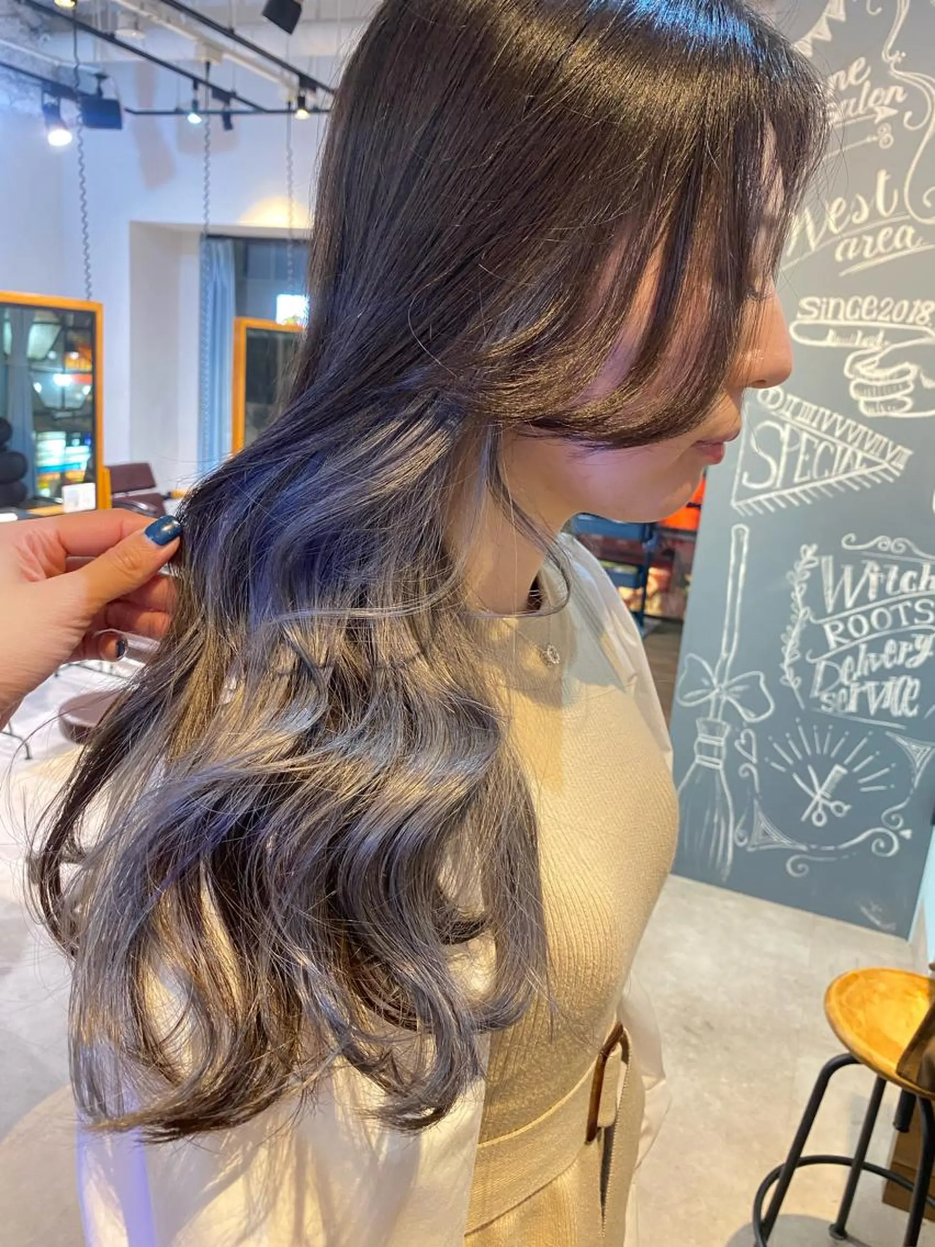 ロング カラー ブリーチ シルバー カット ヘアカラー トリートメント scene.池袋所属・scene. haraのヘアスタイル
