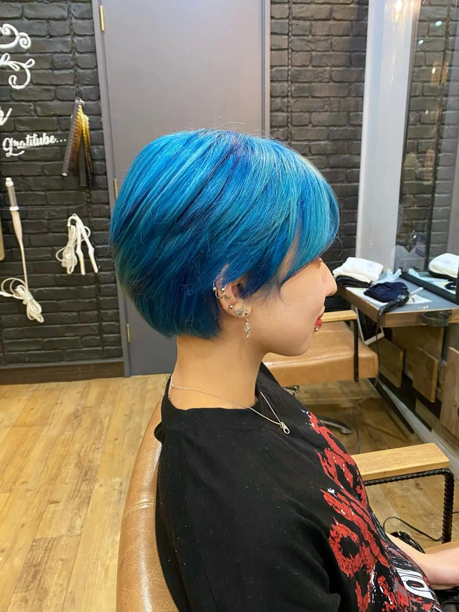 ショート カラー ブルーカラー ヘアカラー トリートメント ケアカラーリスト✂️ SHIAN   フジのヘアスタイル