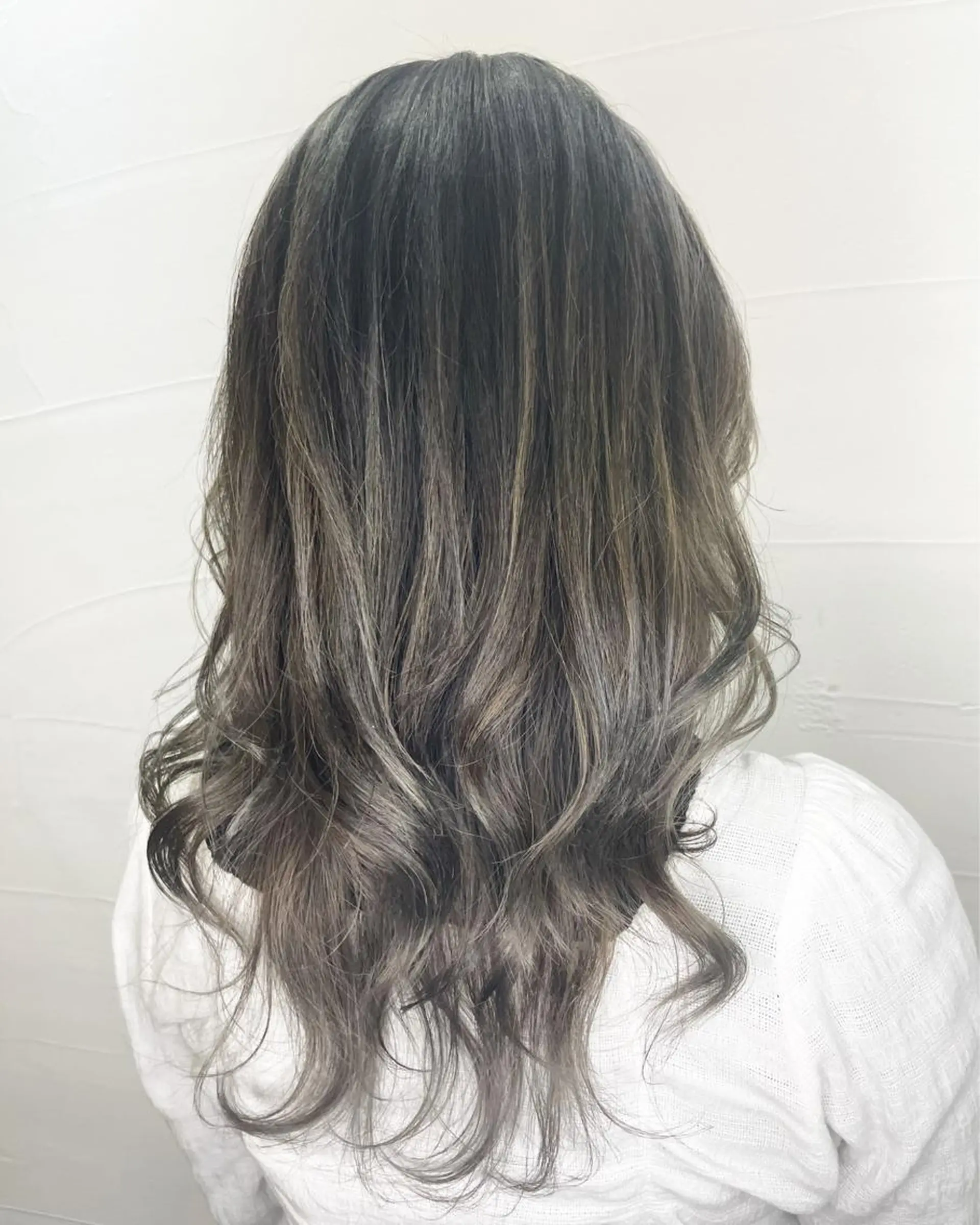 セミロング レイヤーカット ヘアカラー トリートメント バレイヤージュカラー 特化美容師✨星皓太のヘアスタイル