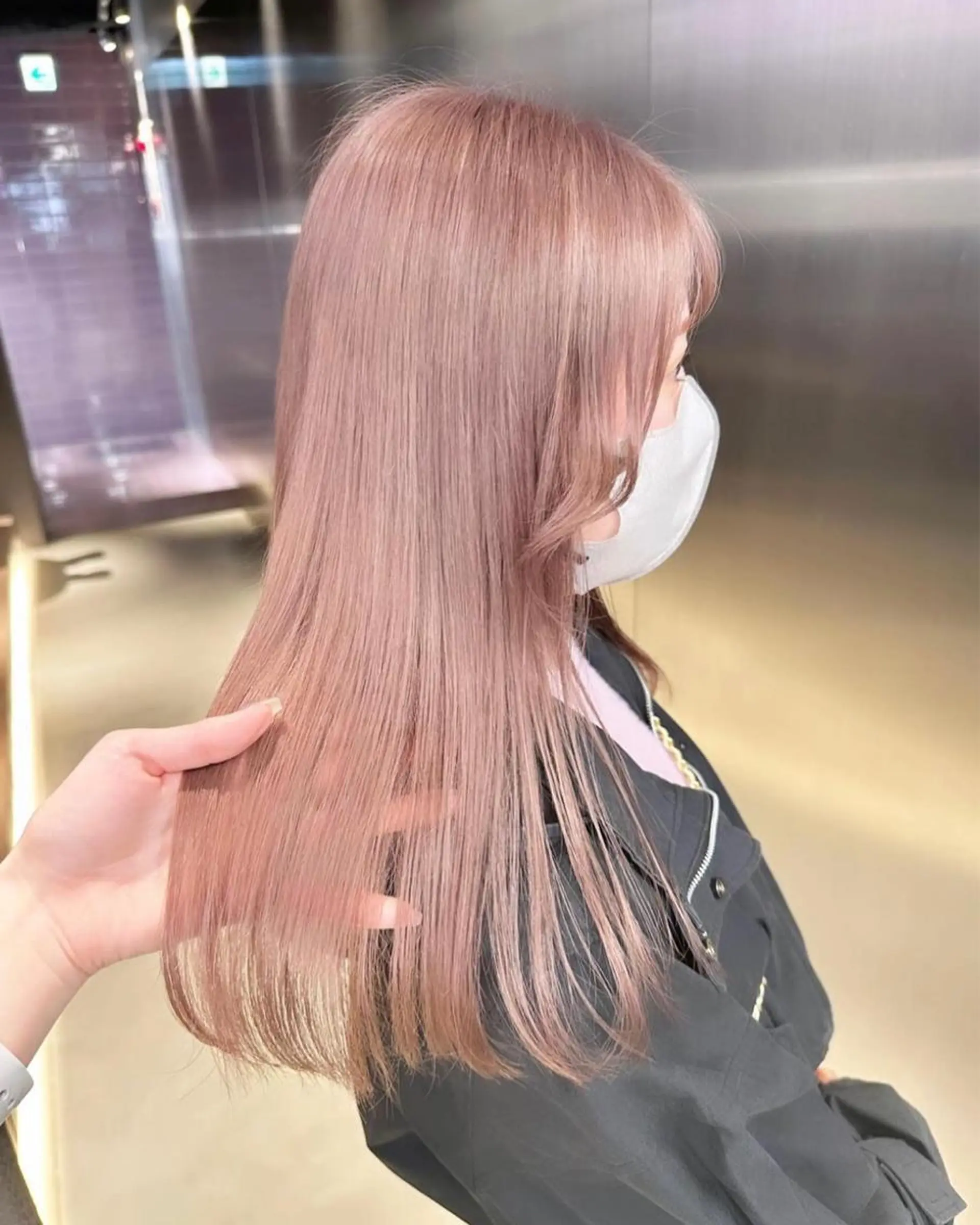 ロング カラー ブリーチ レイヤーカット トリートメント ハイトーン/ 縮毛矯正のヘアスタイル