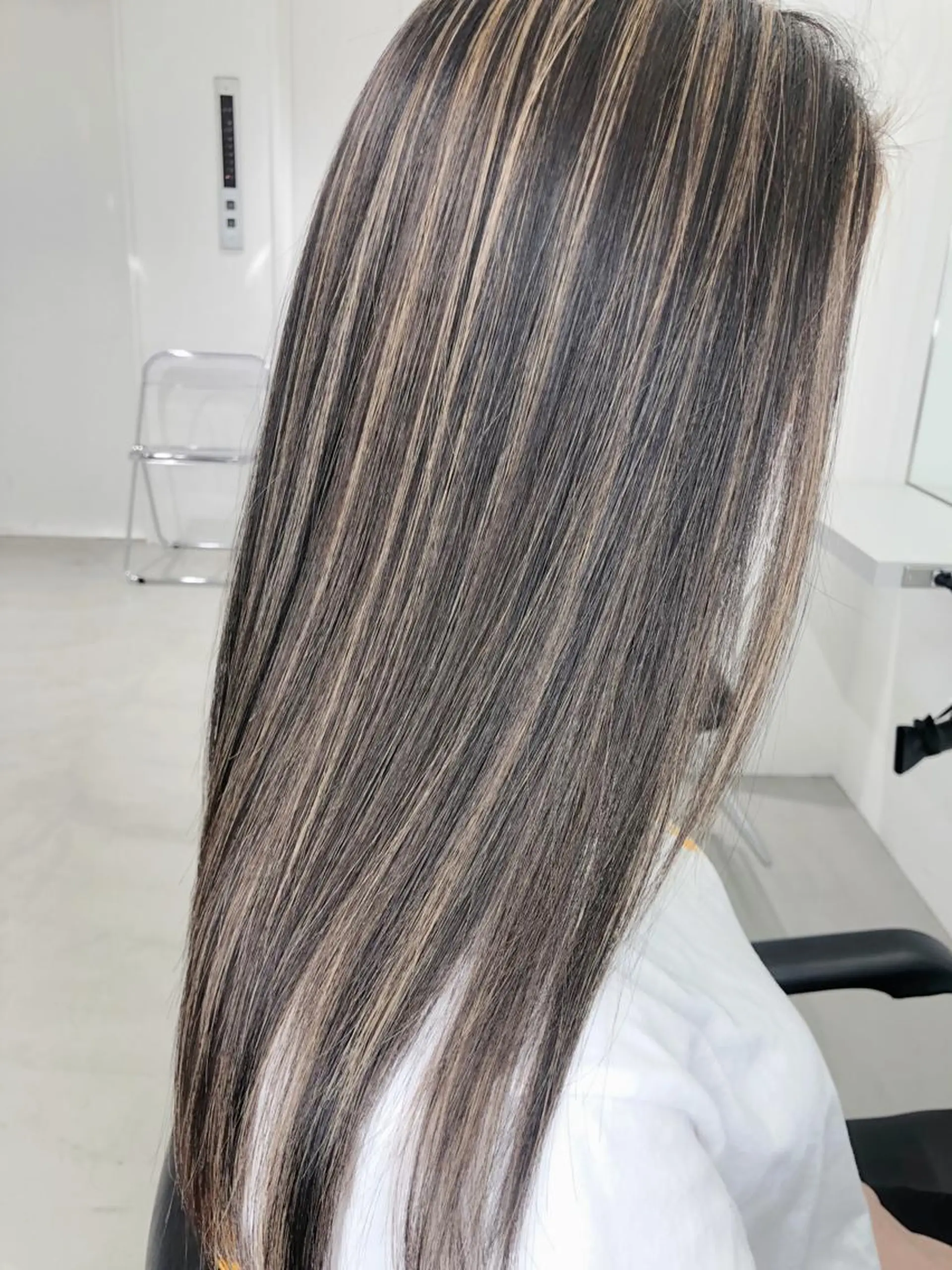 ロング カラー アディクシーカラー バレイヤージュ ベージュカラー ブリーチ ケアブリーチ ito. ブリーチ/髪質改善のヘアスタイル