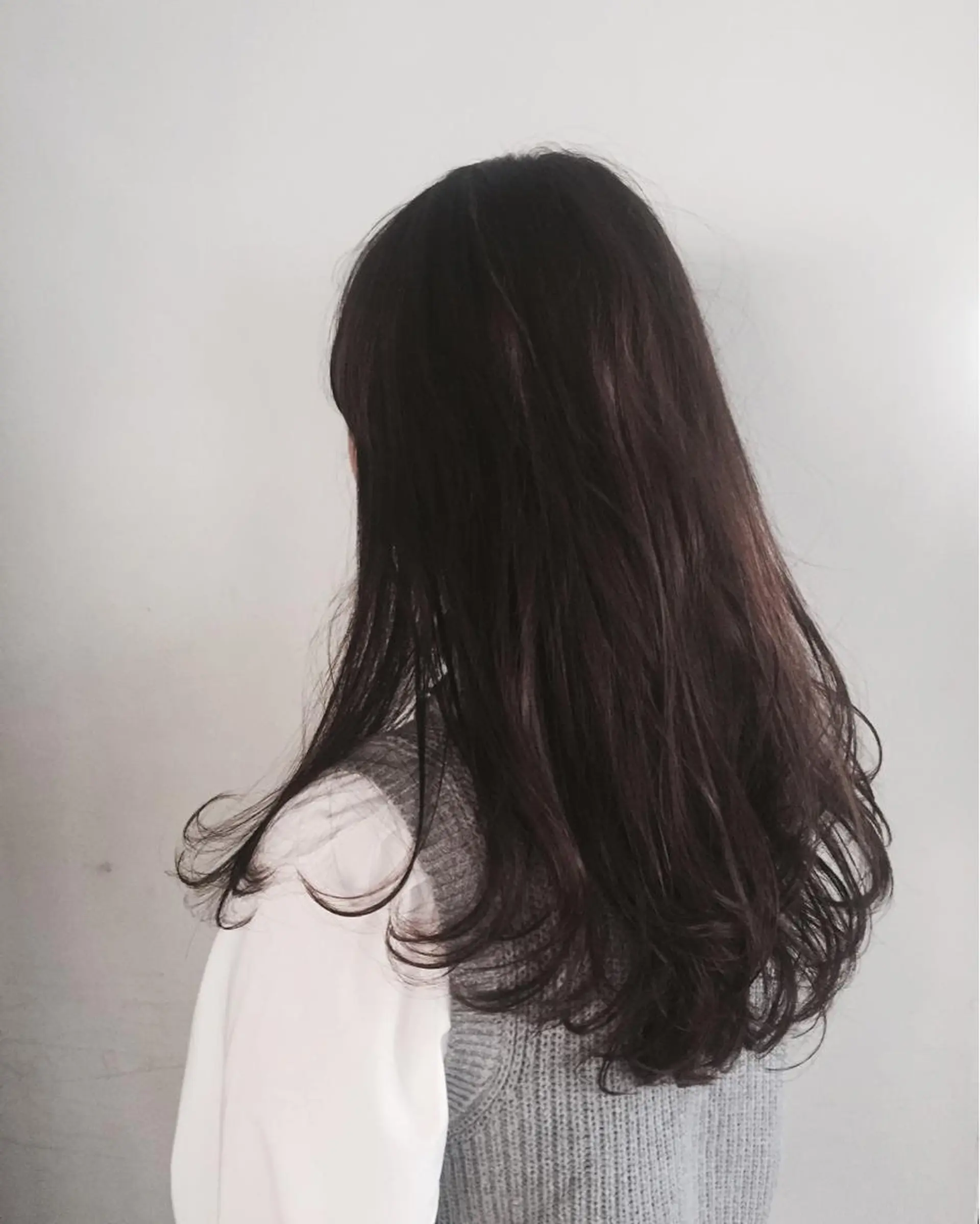 ミディアム セミロング カラー conne& ririのヘアスタイル