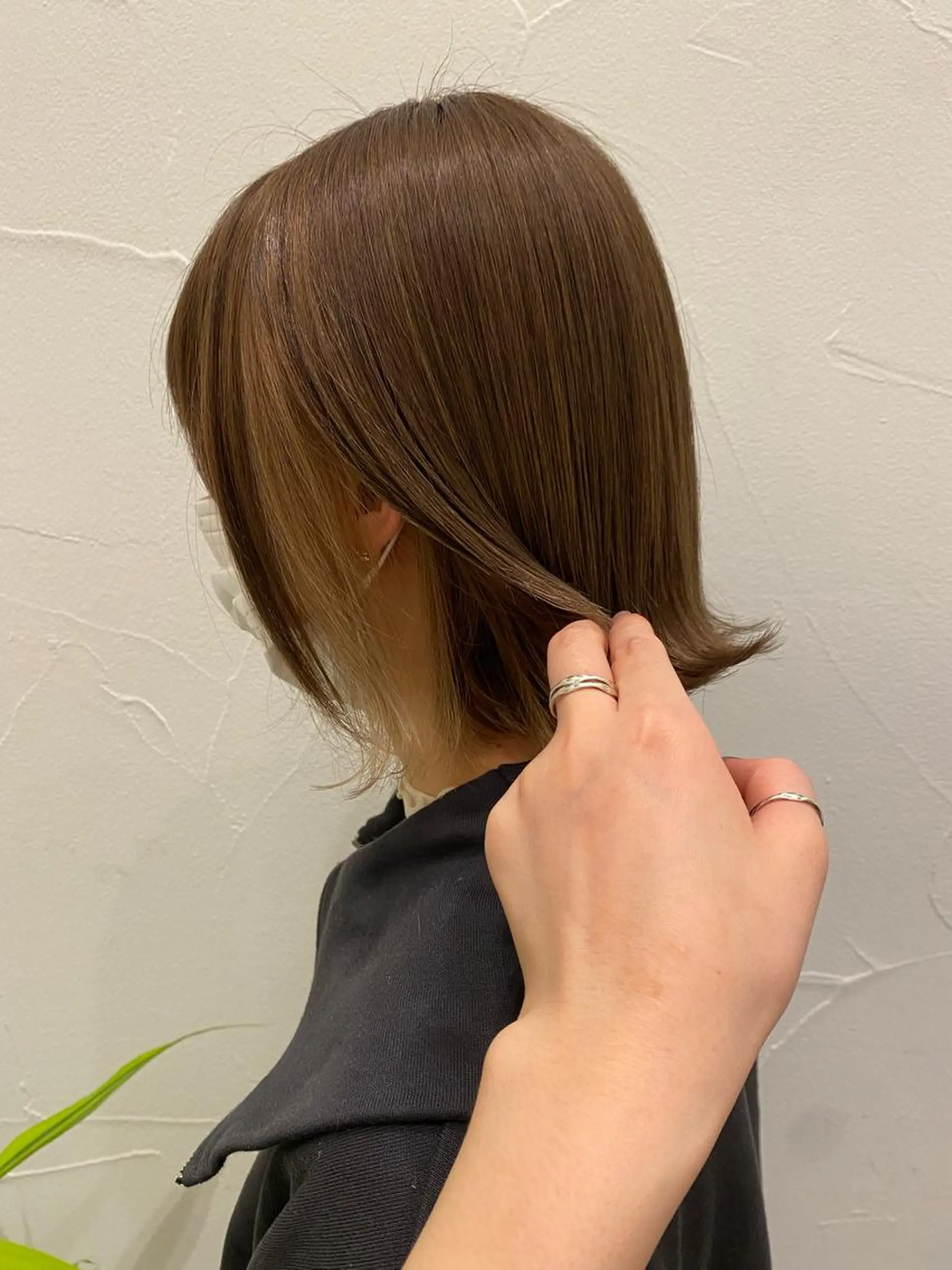 ショート カラー 切りっぱなしボブ イヤリングカラー ボブ Ash中目黒店 榊間茜のヘアスタイル