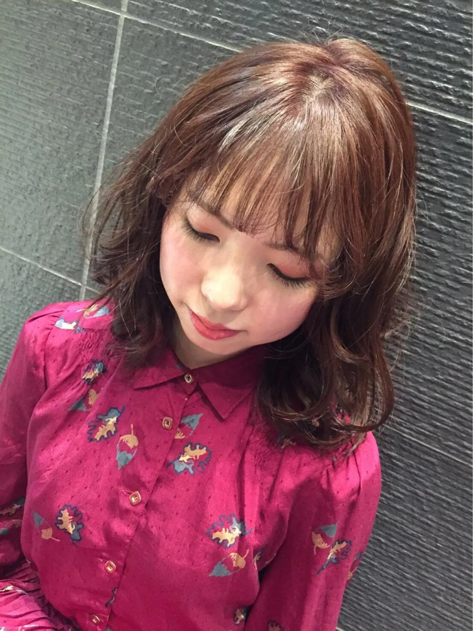ミディアム カラー 佐山 聖玲奈のヘアスタイル