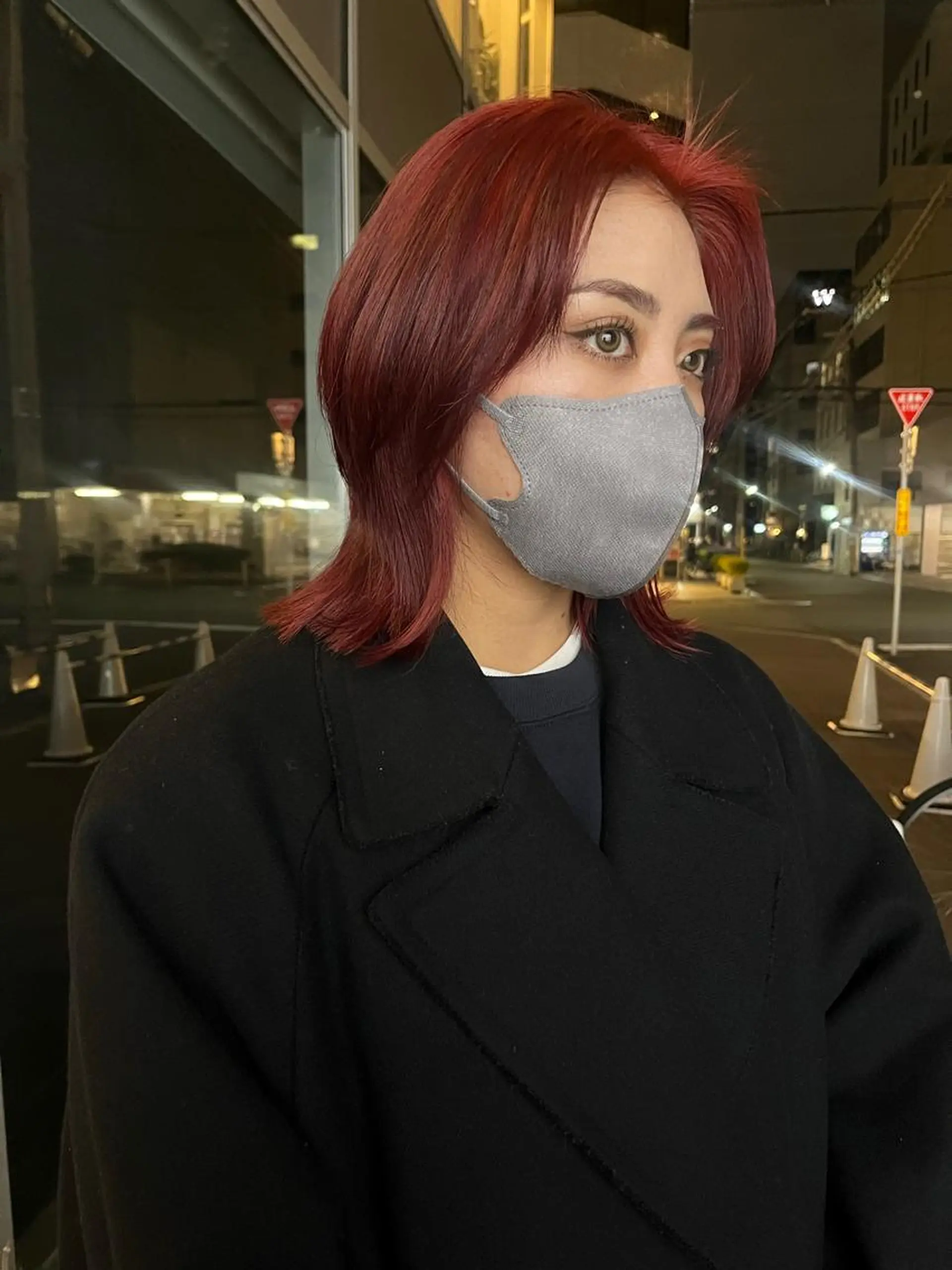 ミディアム カラー ボルドーカラー ハイトーンカラー レッドカラー カット ヘアカラー 桃果 momokaのヘアスタイル