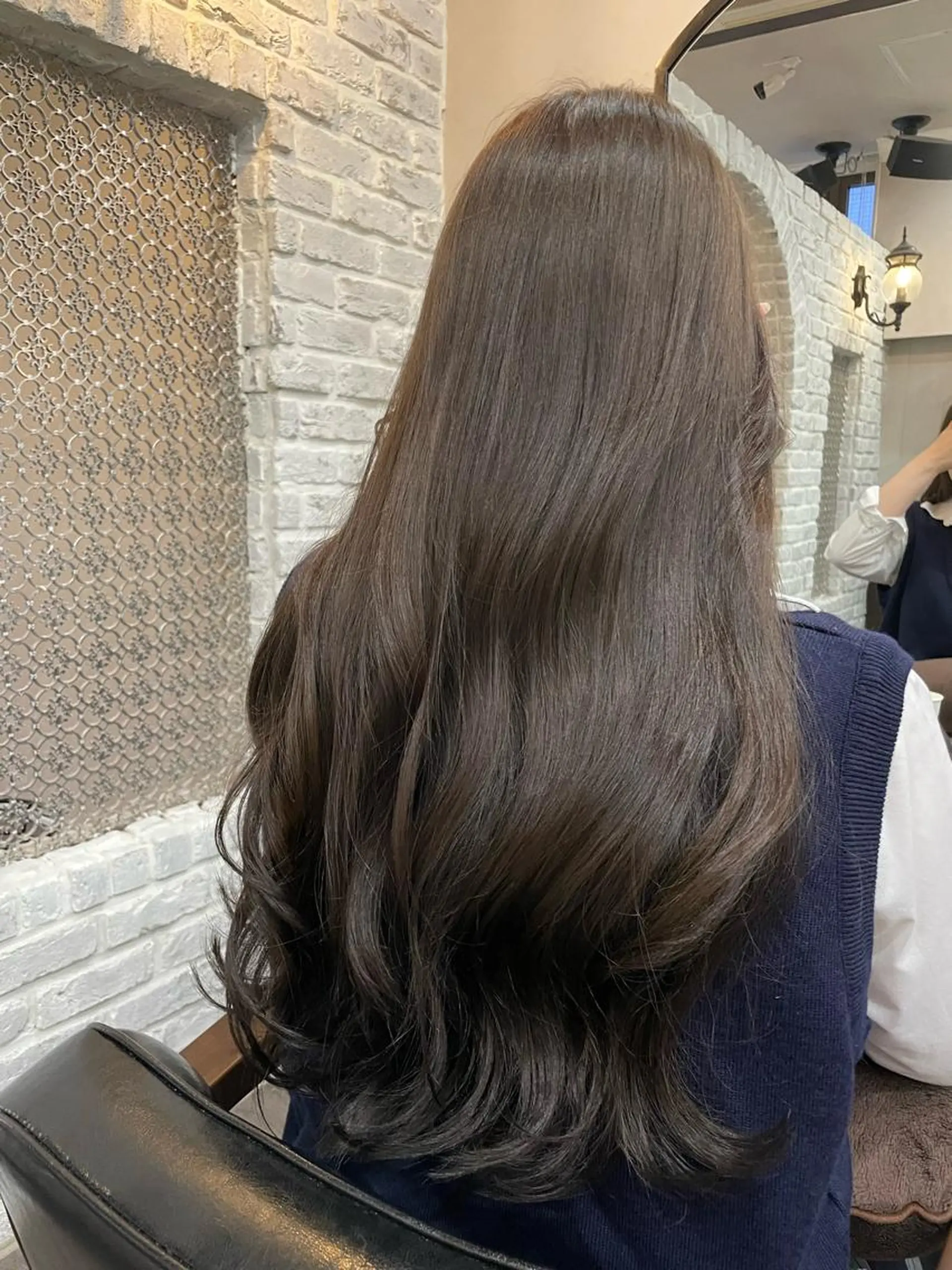 ロング カラー ブリーチ グレージュ ブリーチなしカラー オリーブグレージュ オリーブグレー レイヤー/艶カラー 🫧守利のヘアスタイル