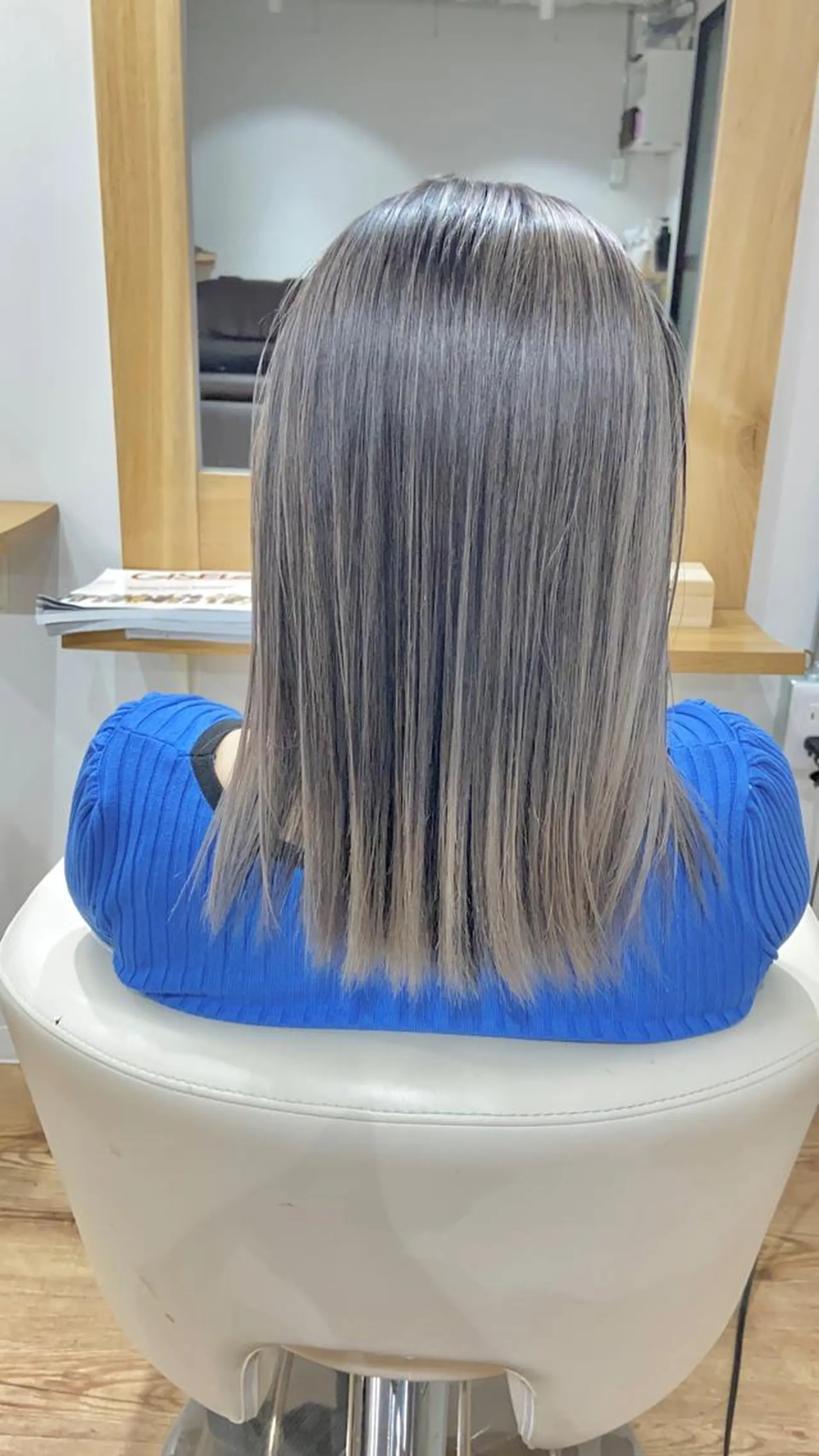 ミディアム カラー 切りっぱなしボブ ショートボブ バレイヤージュ ブリーチ デザインカラー カット ヘアカラー Kensho 京都駅 ケアブリーチのヘアスタイル