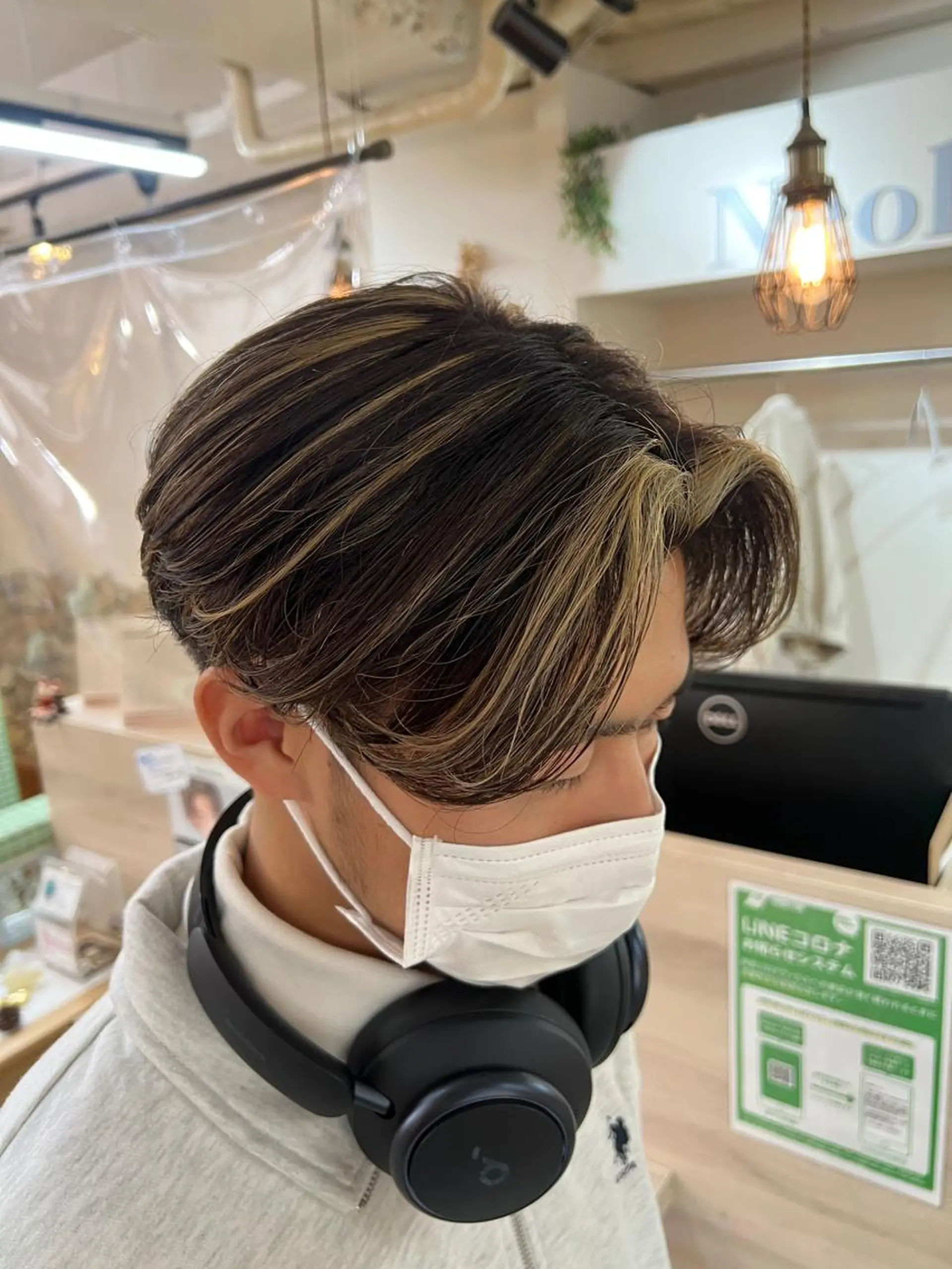 ショート カラー パーマ メンズ センターパート メンズハイライト ハイライトカラー ハイライト カット ヘアカラー メンズカットパーマ ✂️ JOYAのヘアスタイル