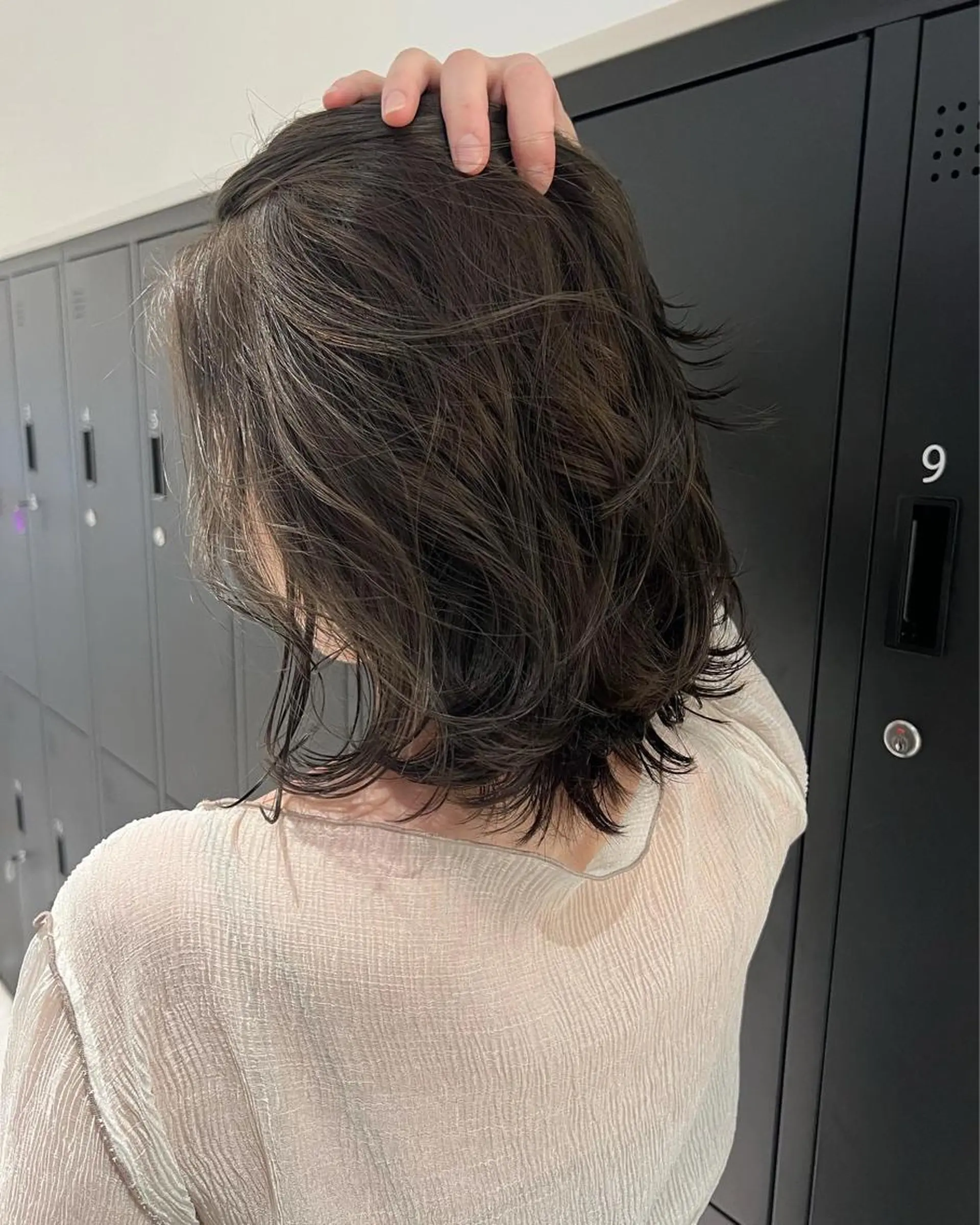 ミディアム カラー グレージュ ボブ レイヤーカット カット ヘアカラー トリートメント 暗髪カラー🫐パーマ おくだりんかのヘアスタイル