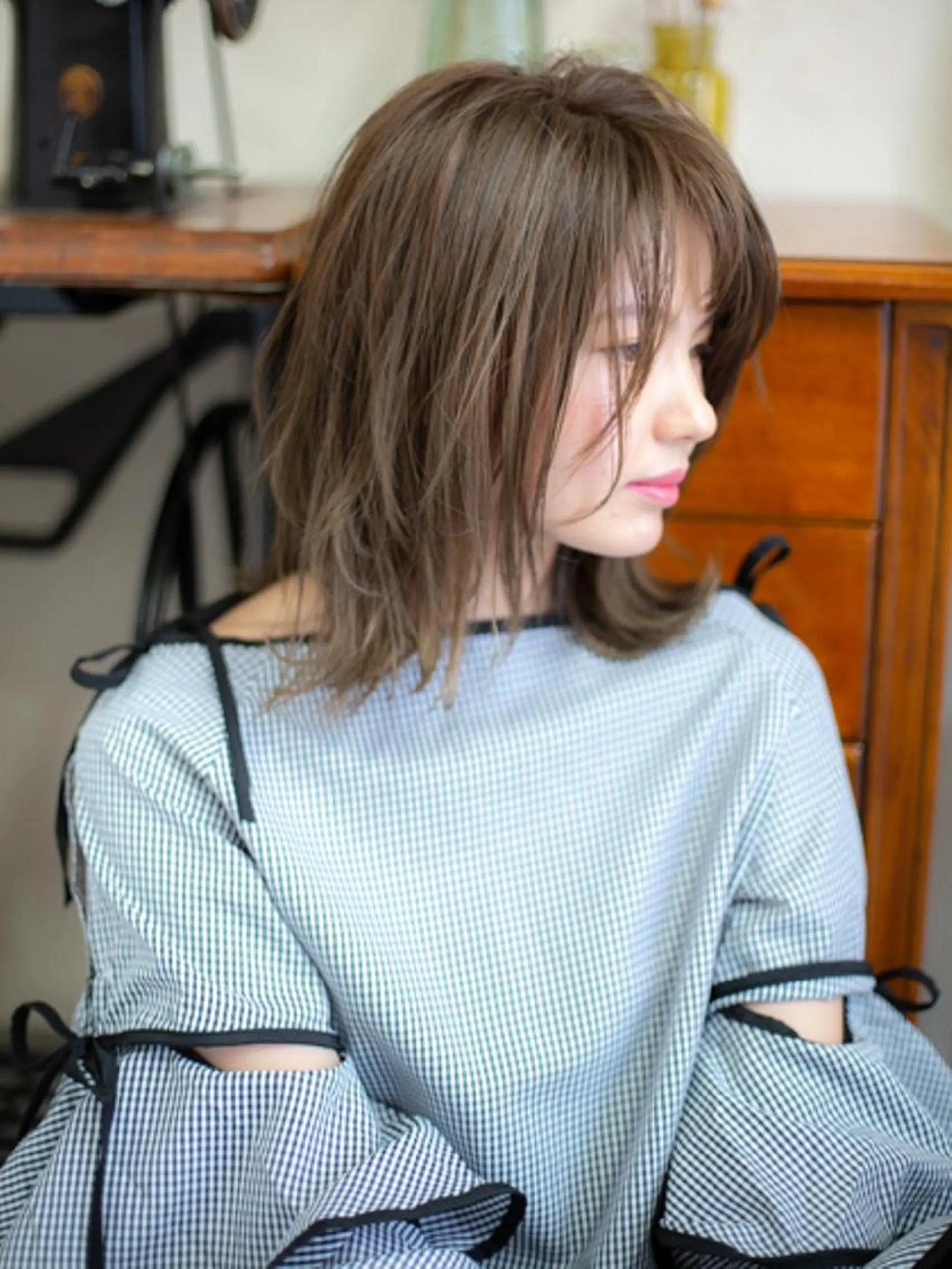 ミディアム カラー 切りっぱなしボブ ベージュカラー ボブ レイヤーカット 小顔カット ヘアカラー トリートメント 福島 浩司のヘアスタイル