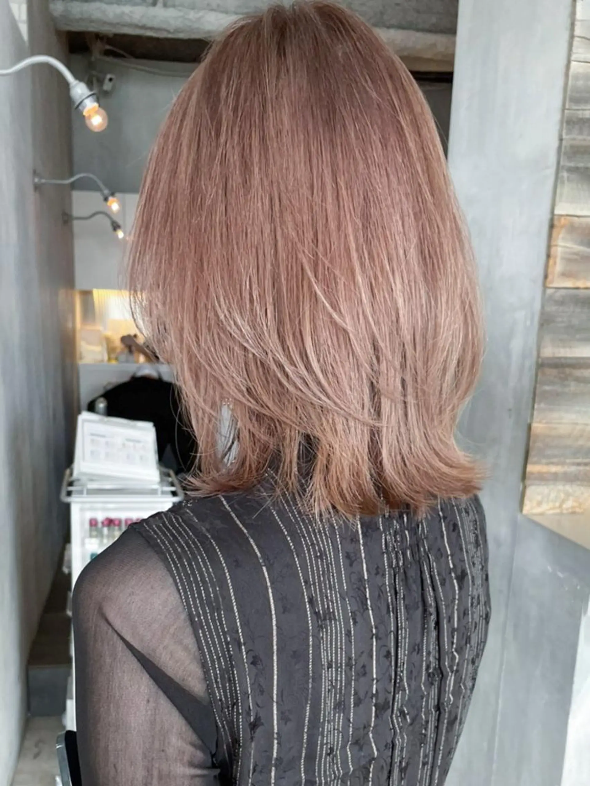 ミディアム カラー パーマ ヘアアレンジ ベージュカラー ペールベージュ レイヤーカット カット ヘアカラー トリートメント ITbyALBUM 松戸のヘアスタイル