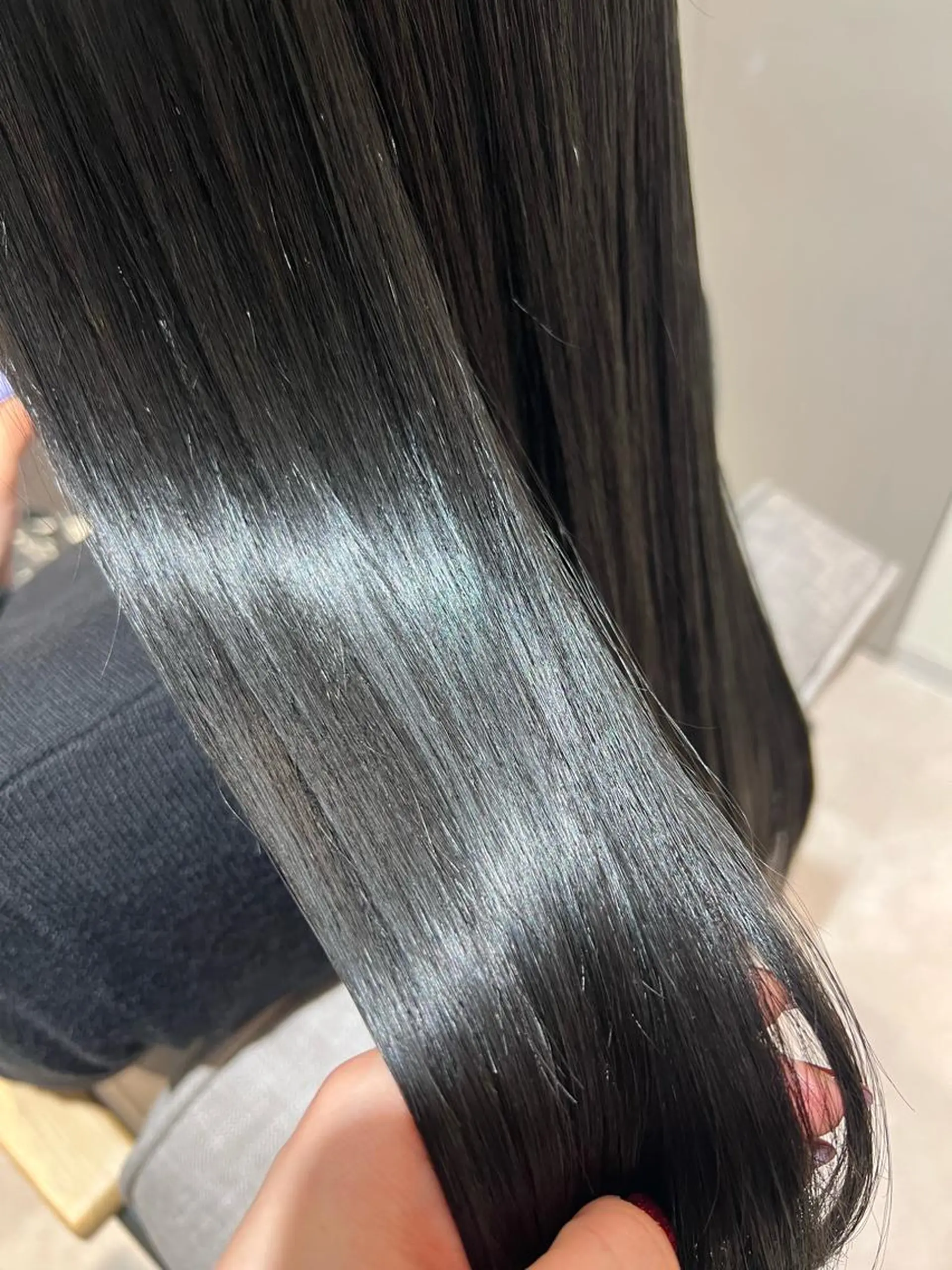 ロング カラー 黒髪 ブルーカラー ブルーブラック カット ヘアカラー トリートメント 暗髪カラー🫐パーマ おくだりんかのヘアスタイル