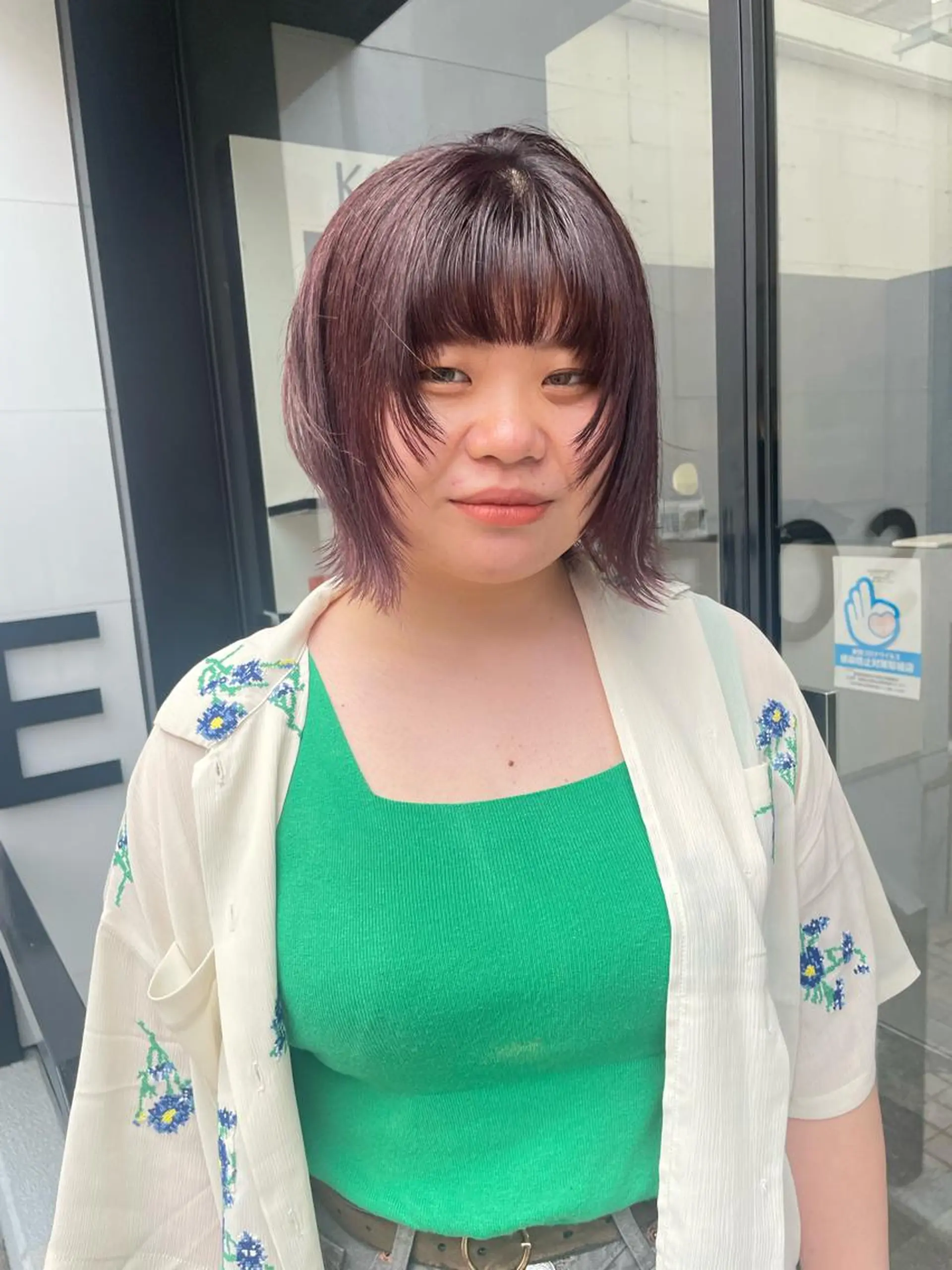 ショート カラー ヘアアレンジ 顔まわりレイヤー 顔周りカット レイヤーカット mika｜寒色カラー ｜ブリーチカラーのヘアスタイル
