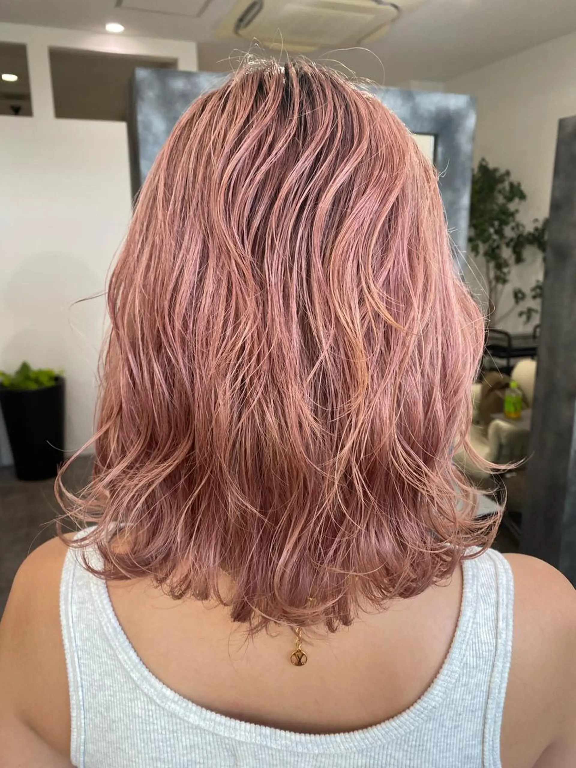 ミディアム カラー ブリーチ ピンクカラー ホワイトピンク ヘアカラー salowin所属・ハイトーンカラー 馬場みなみのヘアスタイル