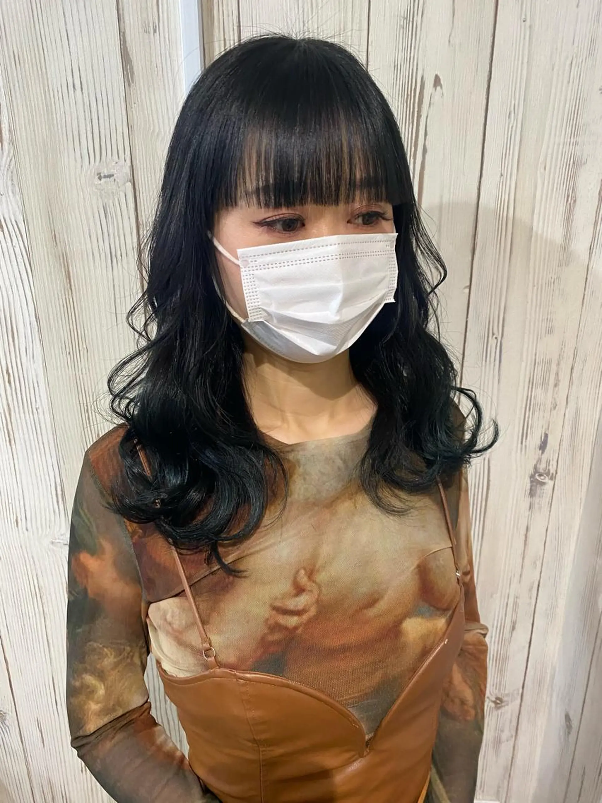 セミロング アッシュ くびれヘア 外国人風カラー レイヤーカット ヘアカラー reverie【レヴリー】所属・夜20時から限定2組 reverieあきらのヘアスタイル