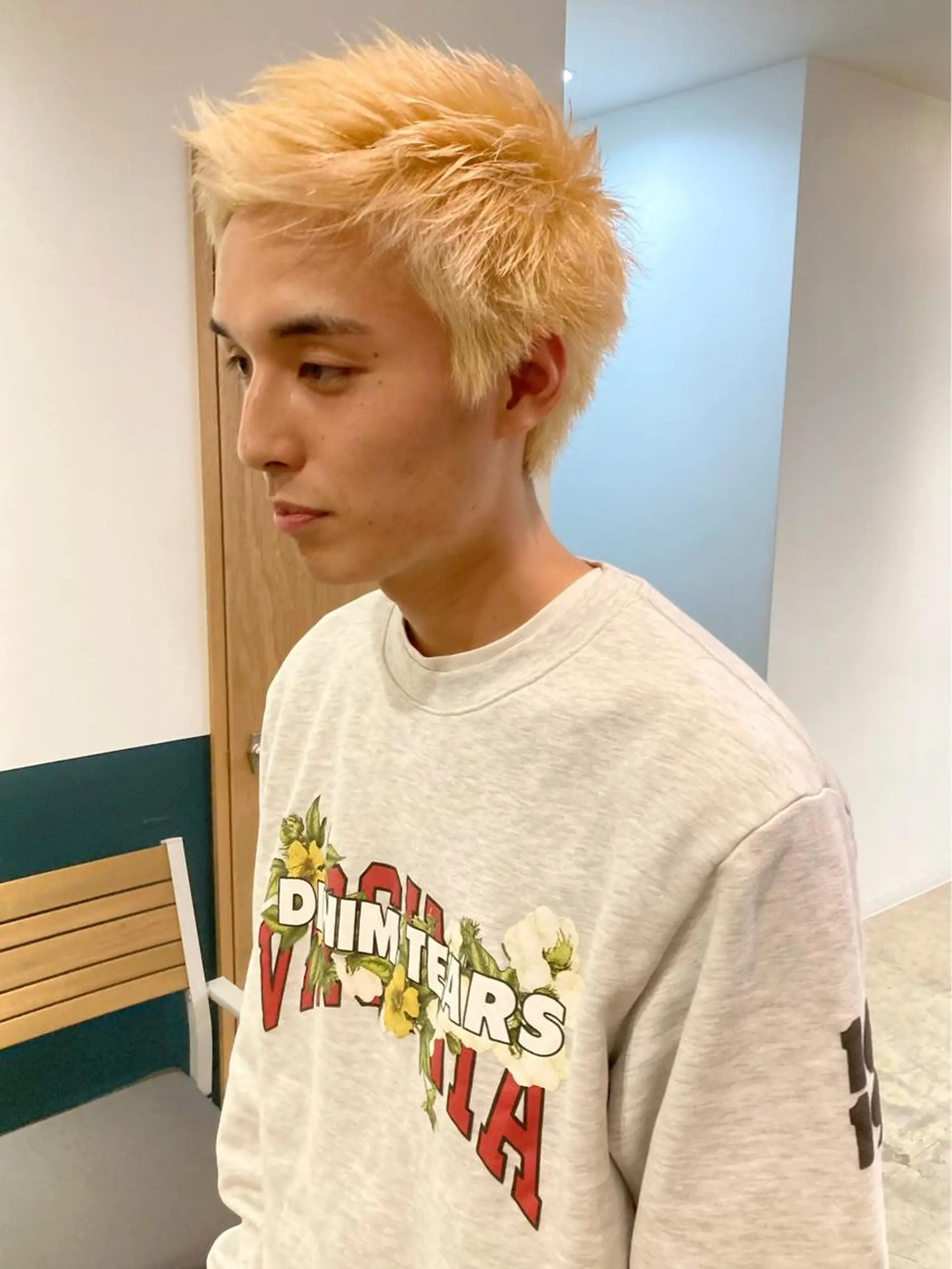 ショート メンズ メンズブリーチ カラーリスト菅野 竜矢🌈のヘアスタイル