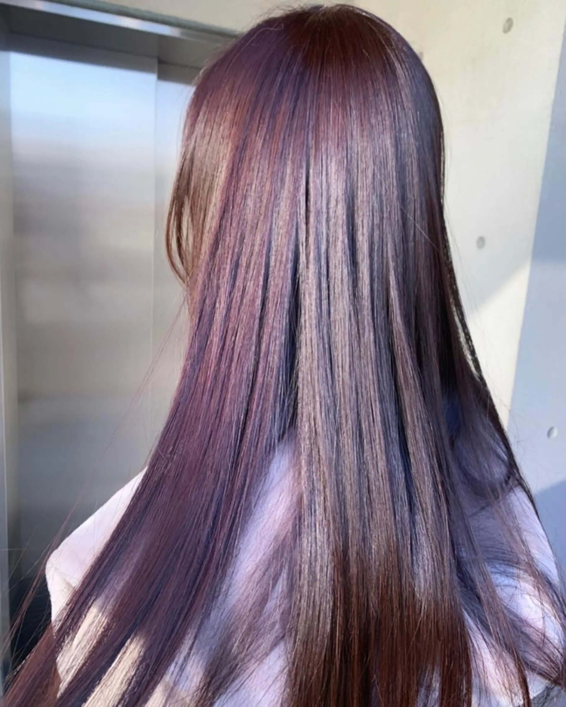 ロング パープルカラー ヘアカラー トリートメント 淡いハイトーンカラー レイヤーカットゆうかのヘアスタイル