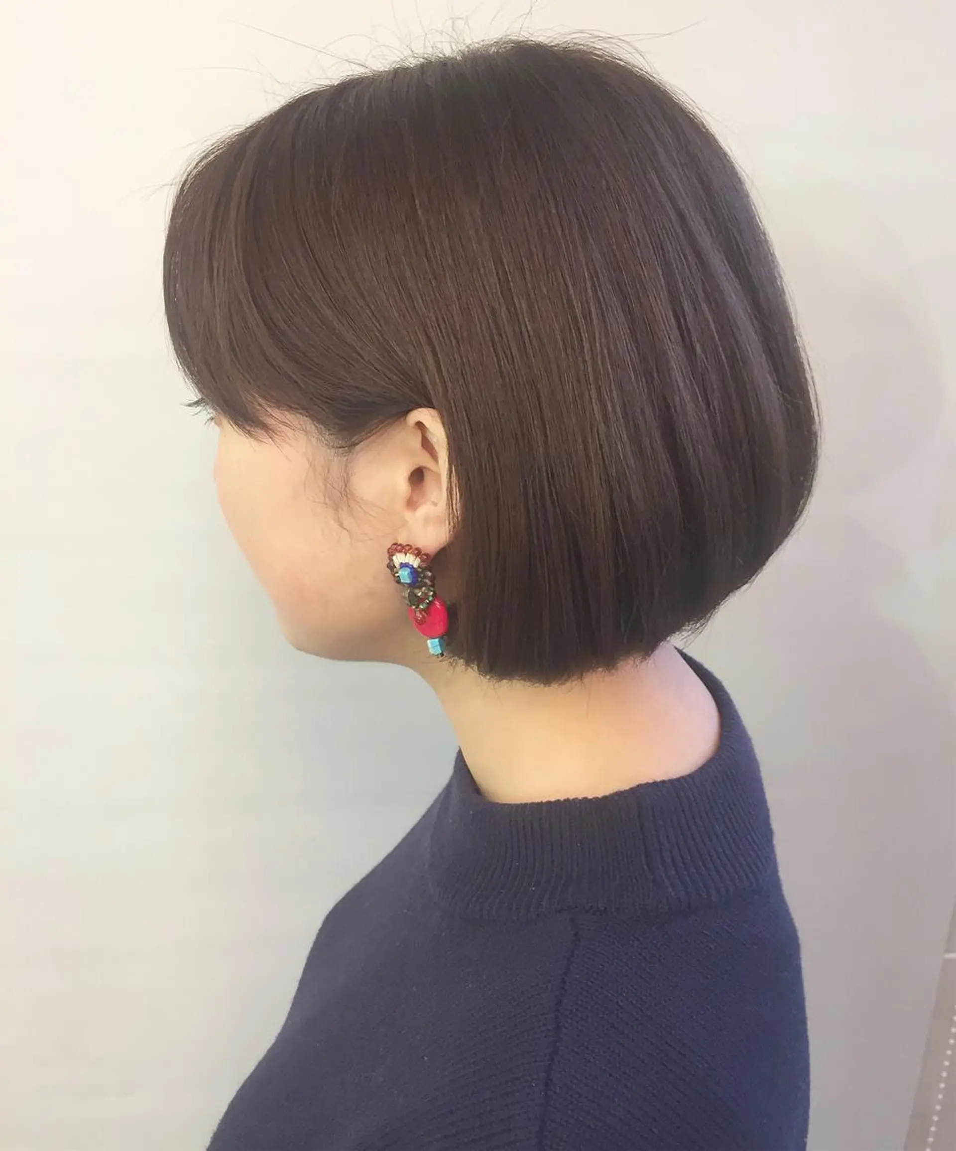 ショート カラー ショートボブ ブルーカラー ブルージュ ボブ ショートヘア 齋藤 咲のヘアスタイル