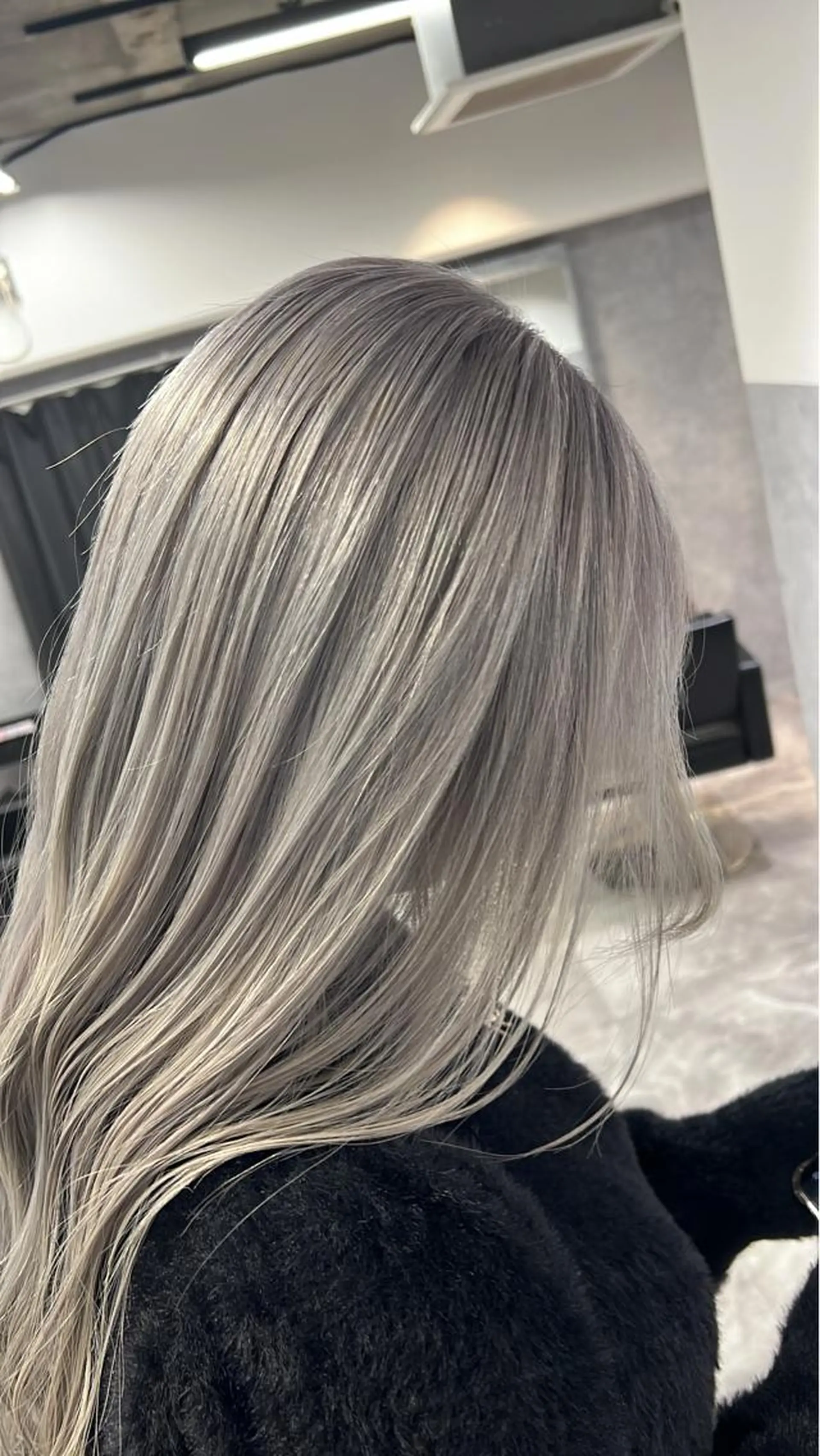 ミディアム カラー mimiiy梅田 中崎町ハイトーンのヘアスタイル