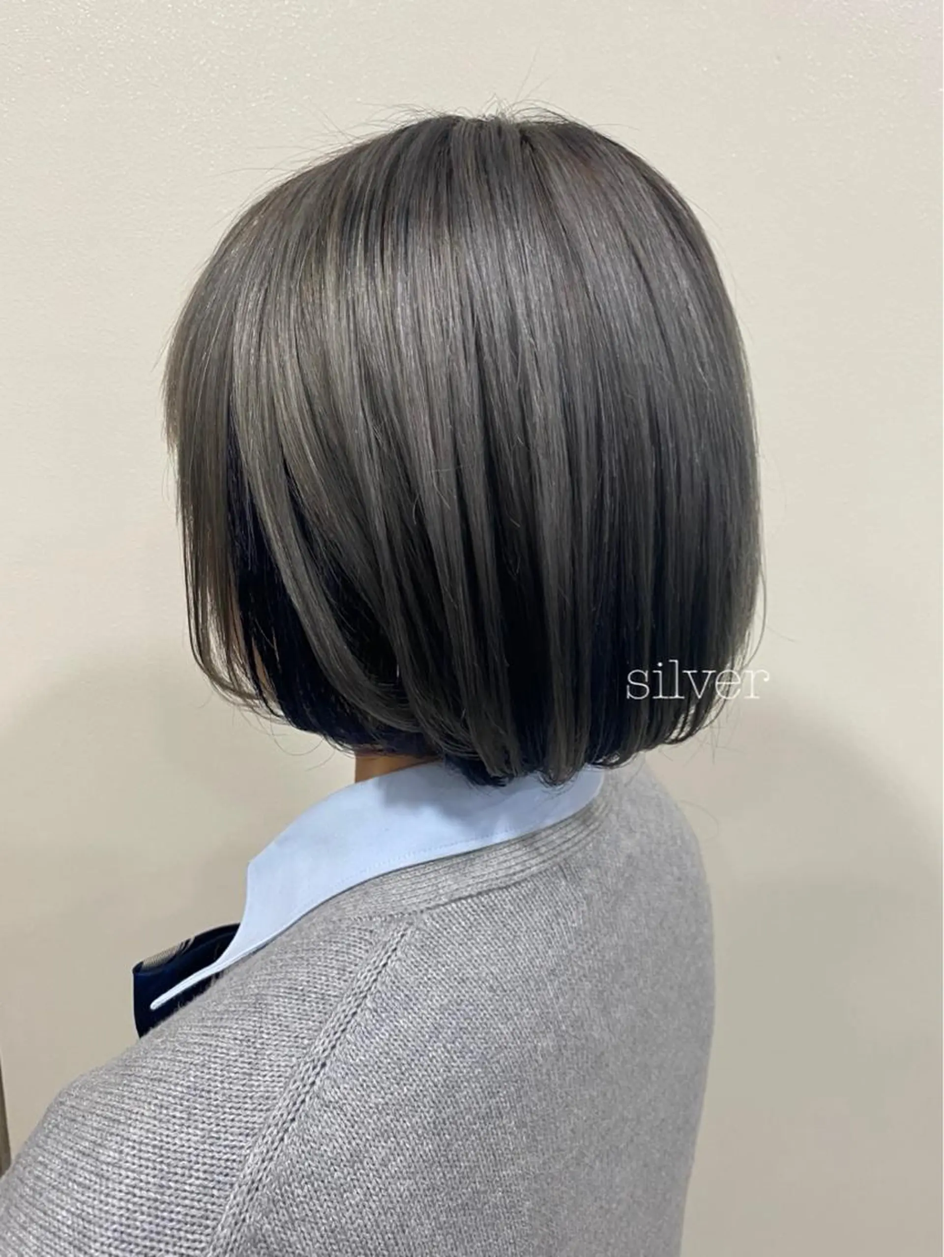 ショート カラー ブリーチ ブルーカラー インナーカラー シルバー Ami アミのヘアスタイル