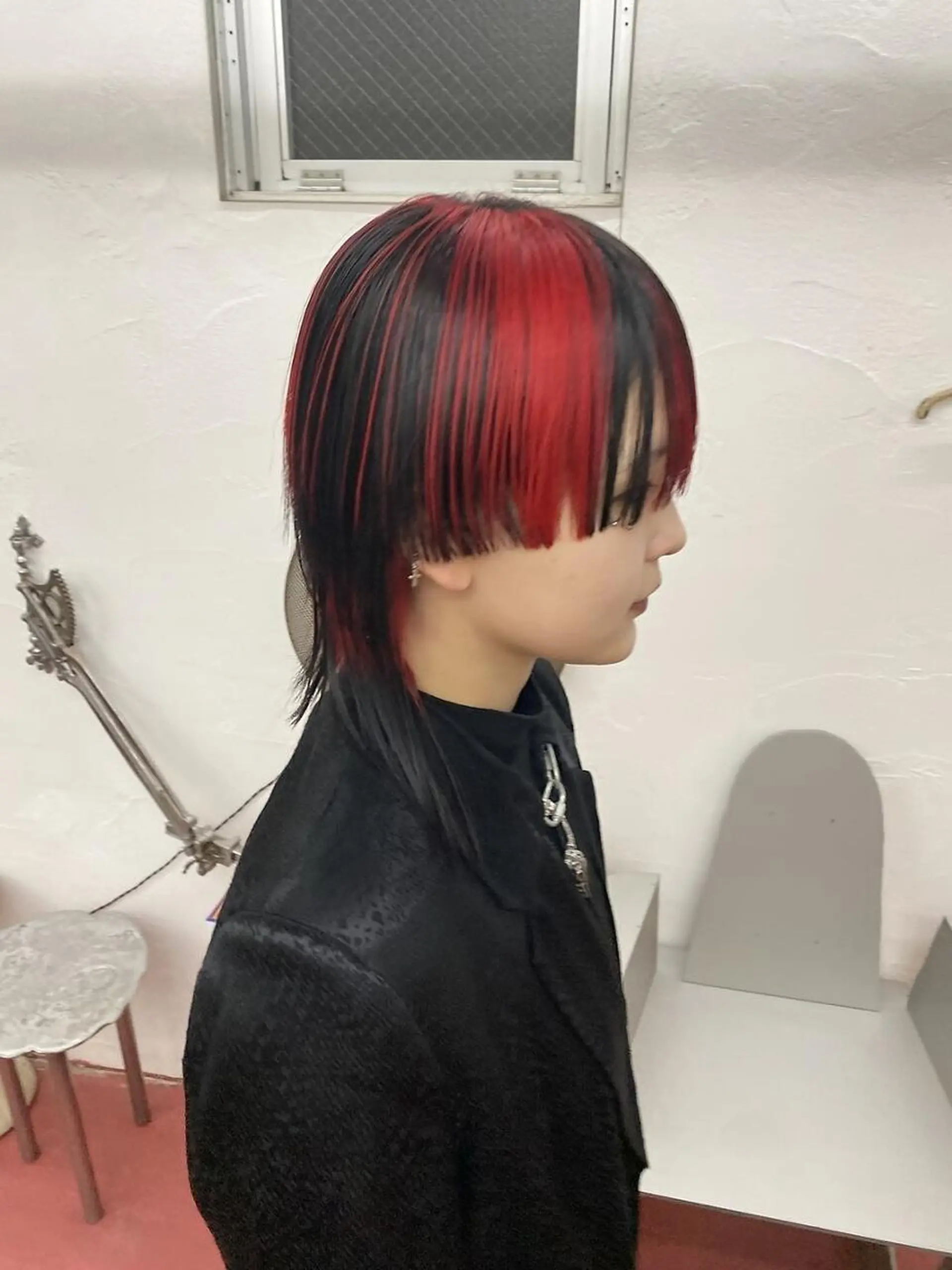 ショート カラー カット ヘアカラー トリートメント qiie ワンカラー 黒染め 白髪染めのヘアスタイル