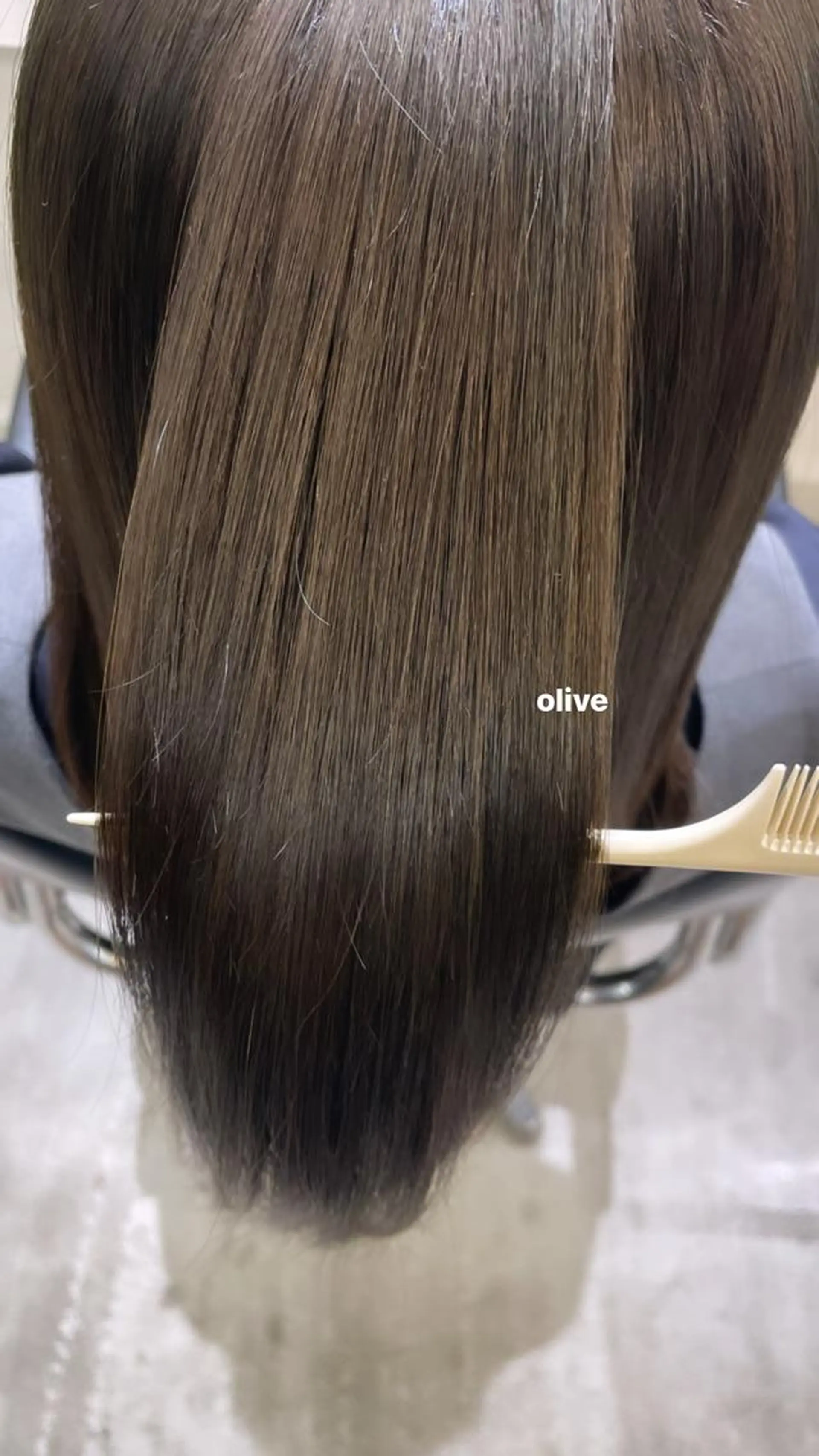 セミロング CYAN by artefice所属・安達 萌花のヘアスタイル