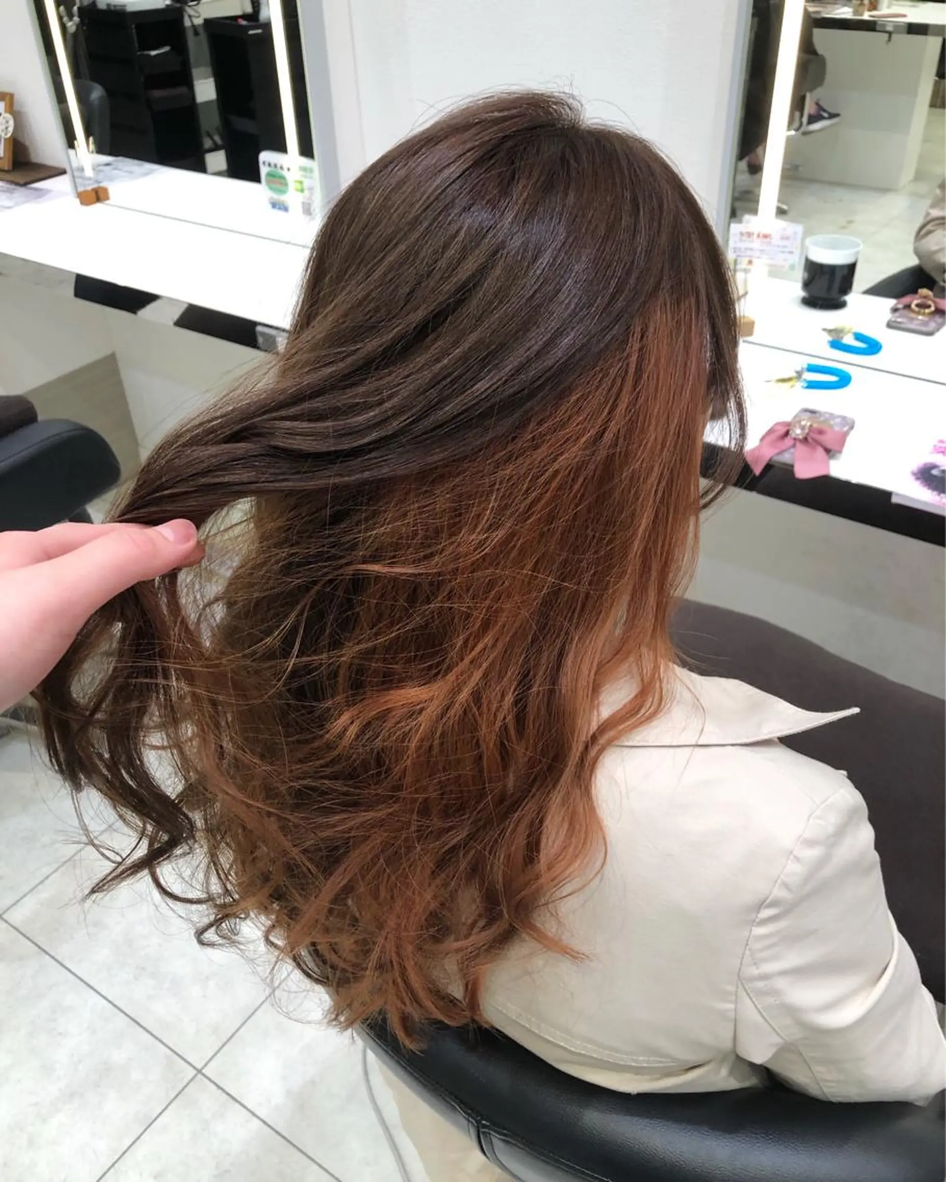 セミロング ヘアカラー 岸 保奈美のヘアスタイル