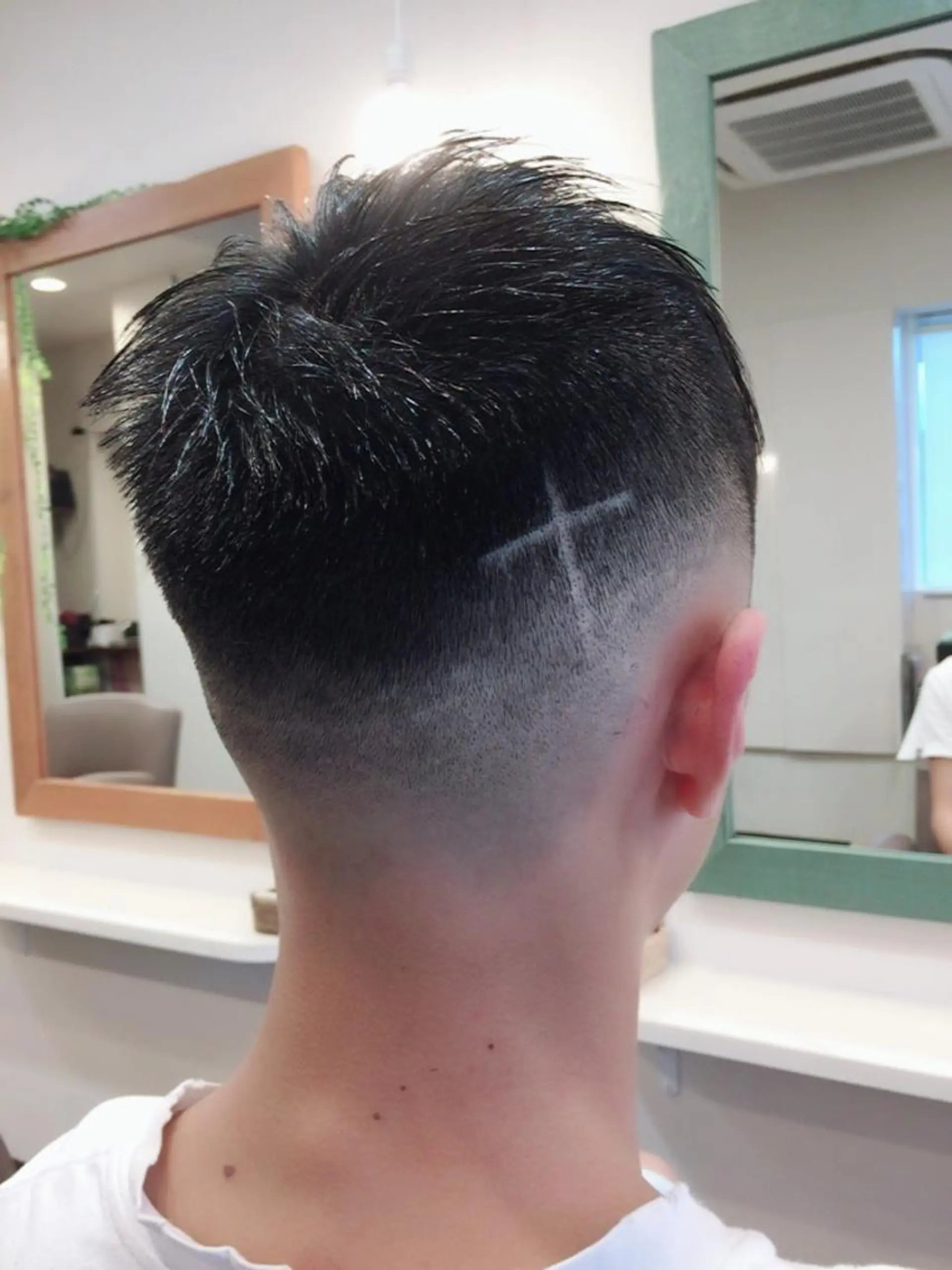 ショート メンズ フェードカット カット トリートメント ヘッドスパ ヘアセット 中村 優太のヘアスタイル