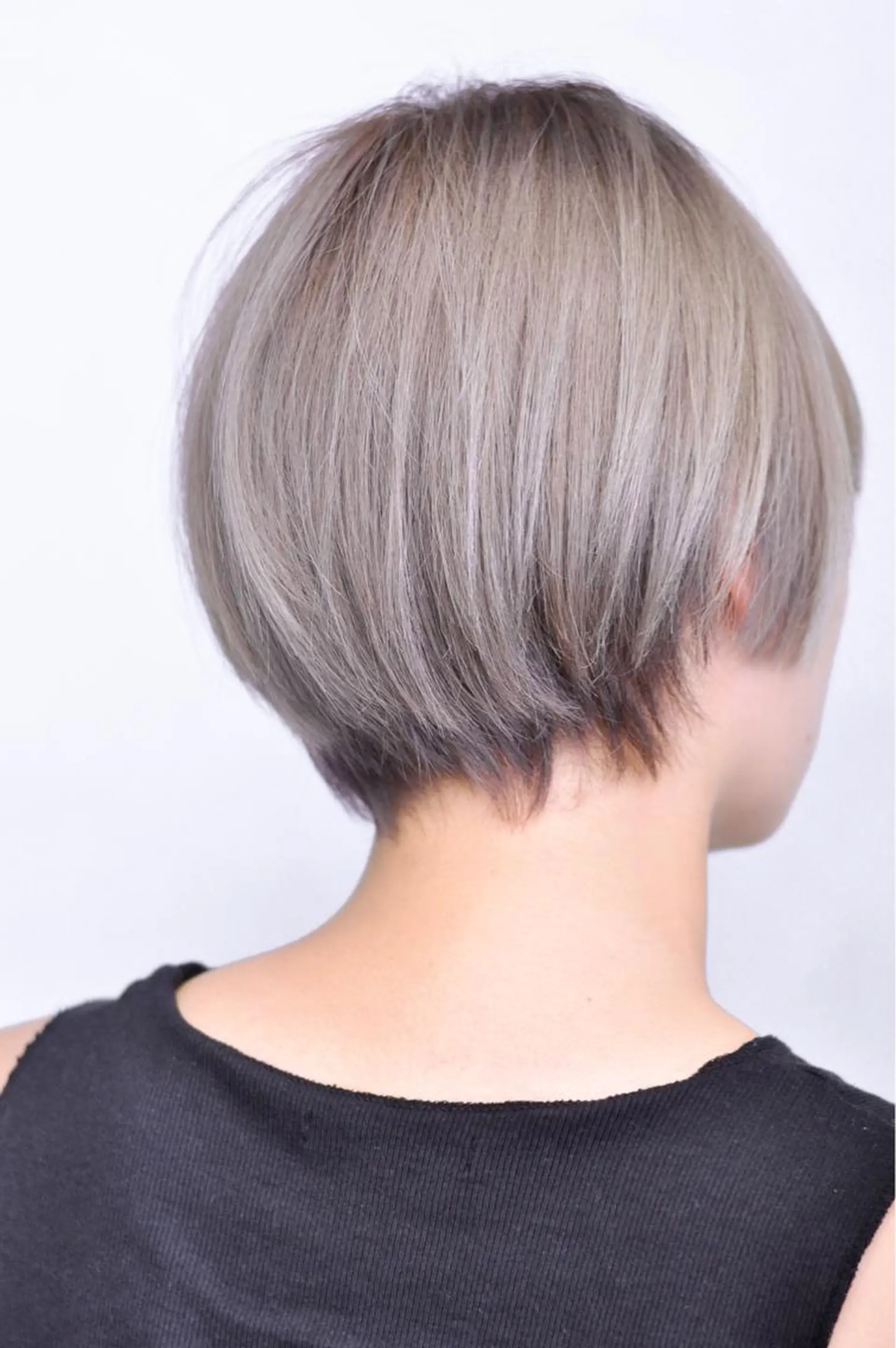 ショート カラー ヘアアレンジ ブリーチ 透明感カラー 外国人風カラー ショートヘア kiki所属・中田 敏明のヘアスタイル